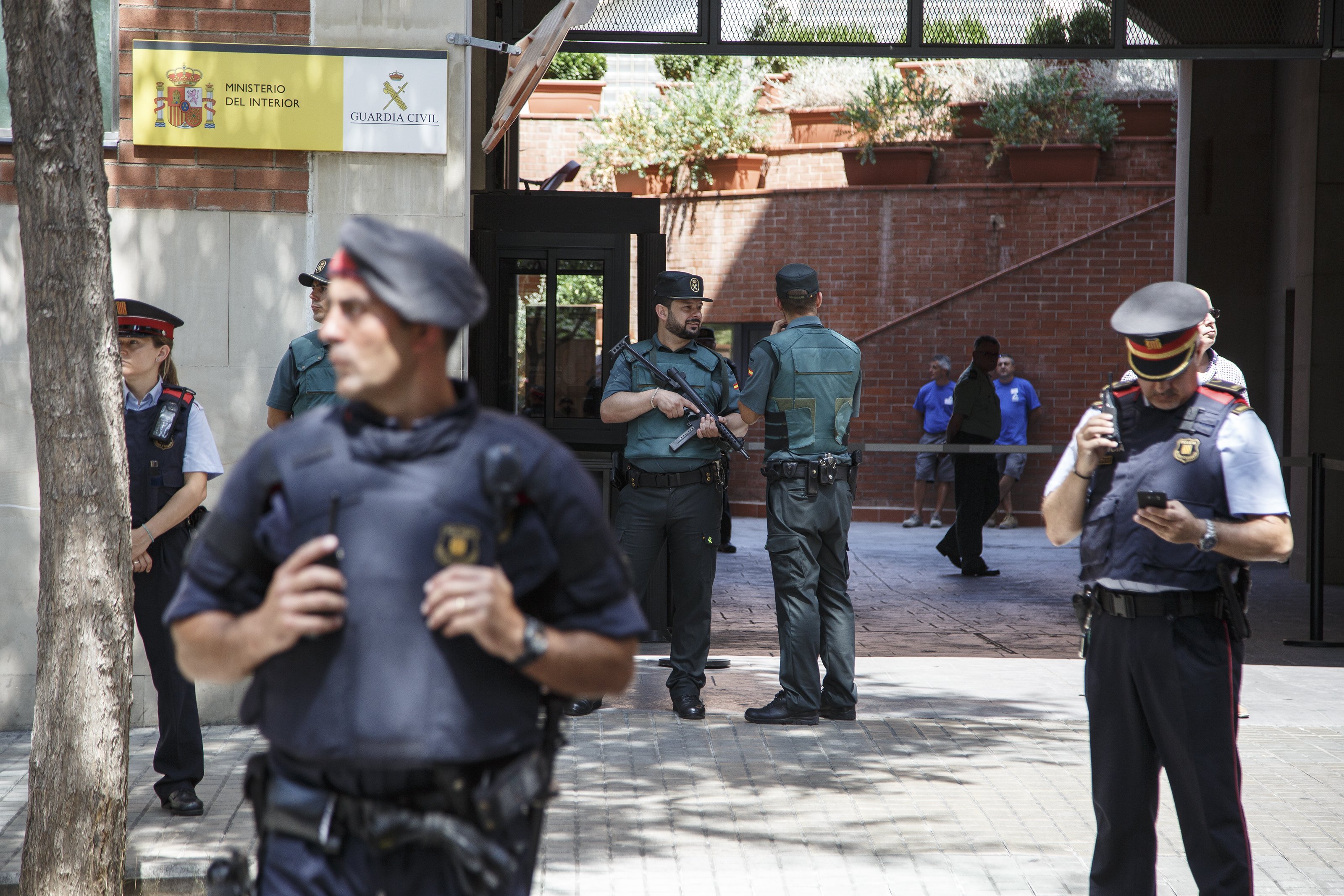 Malestar en la Guardia Civil por el exceso de horas a causa del 1-O