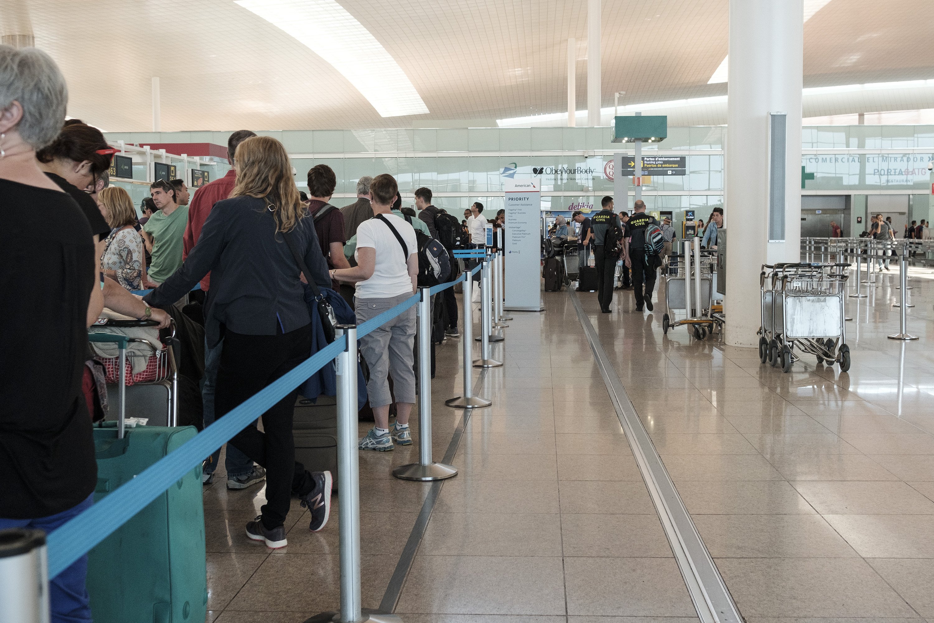 Aena s’implica finalment en el conflicte del Prat i convoca les parts a negociar