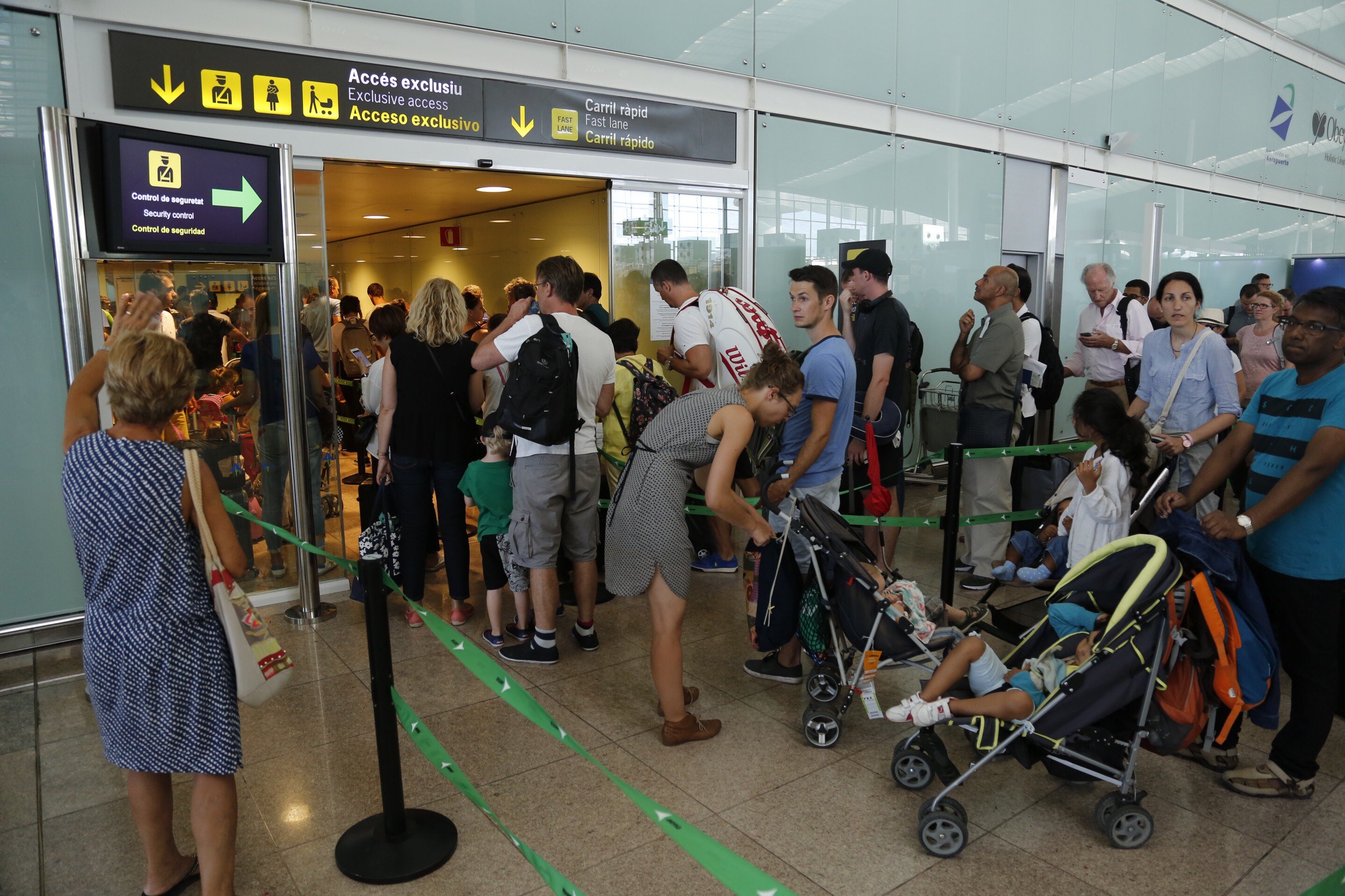 El ministerio y Aena comparecen 'in extremis' en el aeropuerto