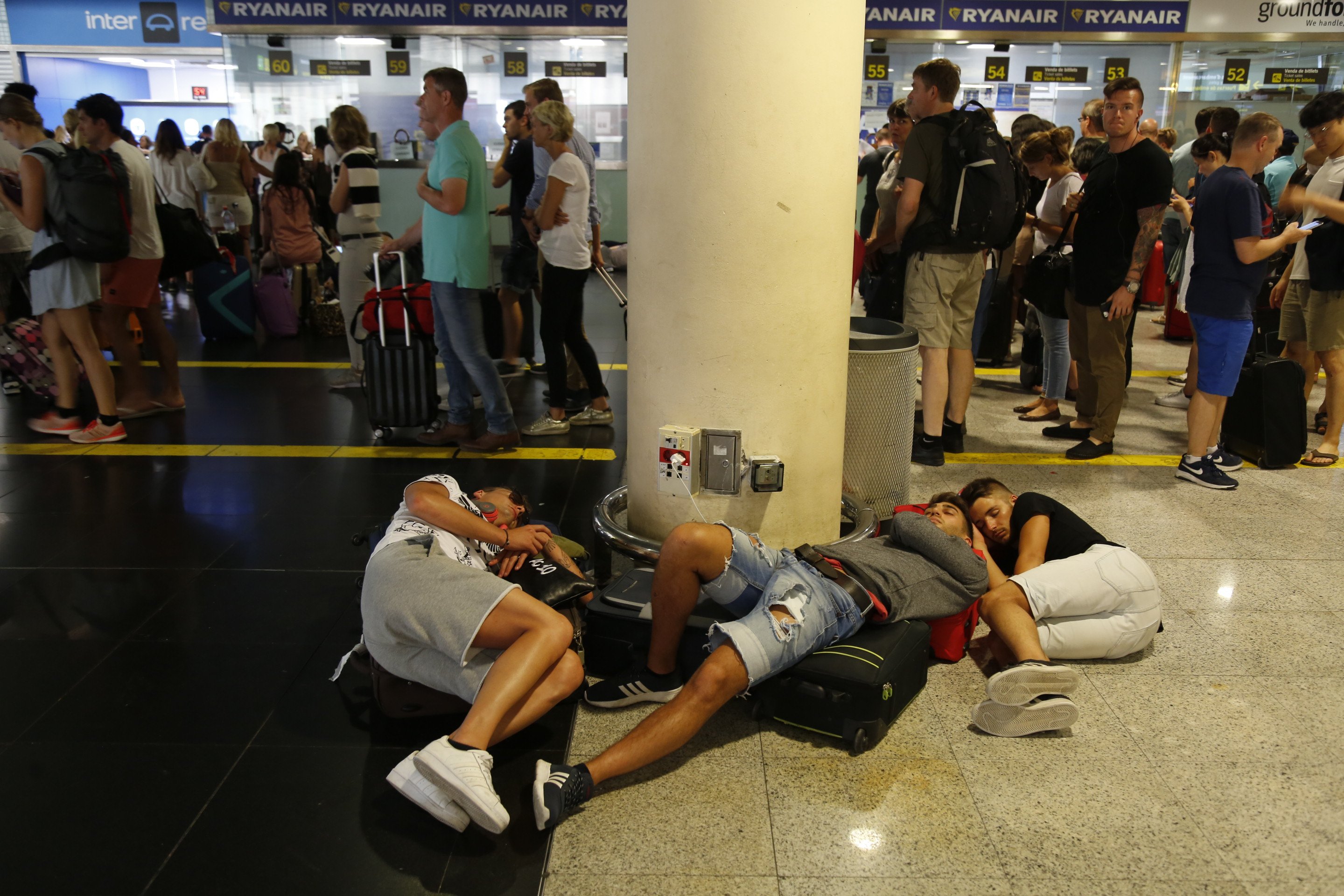 Las colas de El Prat llegan a la prensa británica