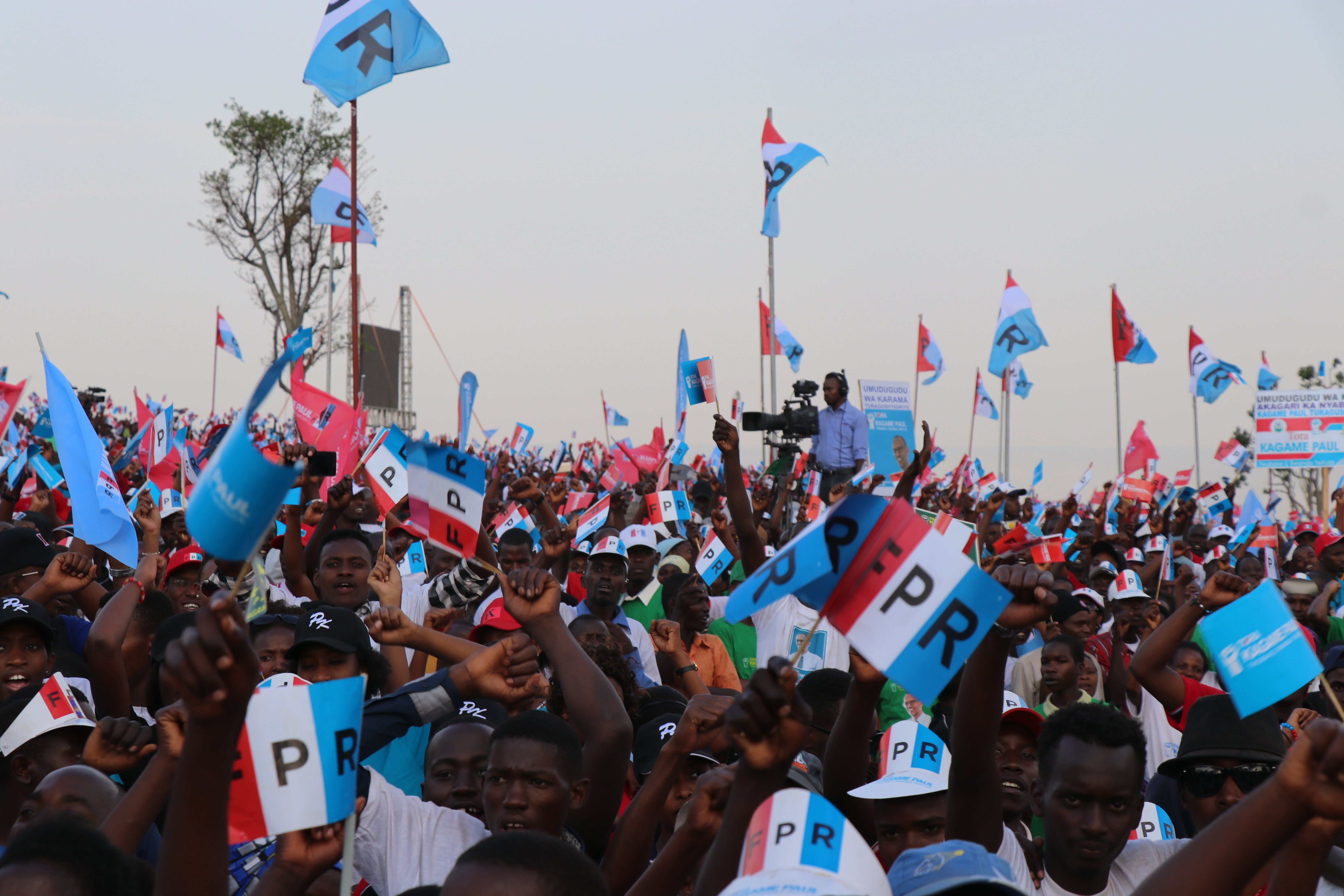 Ruanda: elecciones en el país rojo, blanco y azul