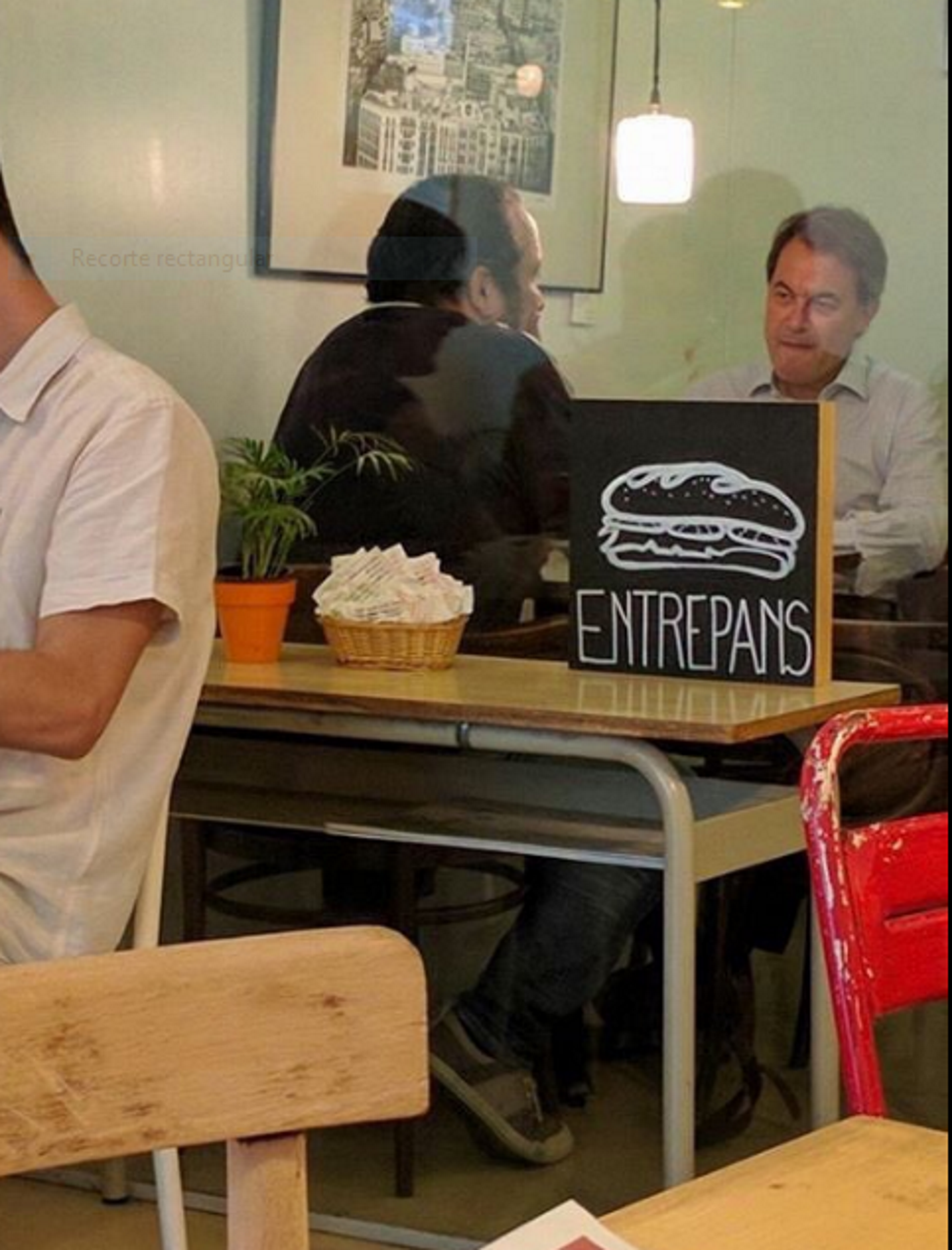 L'esmorzar d'Artur Mas i David Fernàndez (sense corbata i amb samarreta)