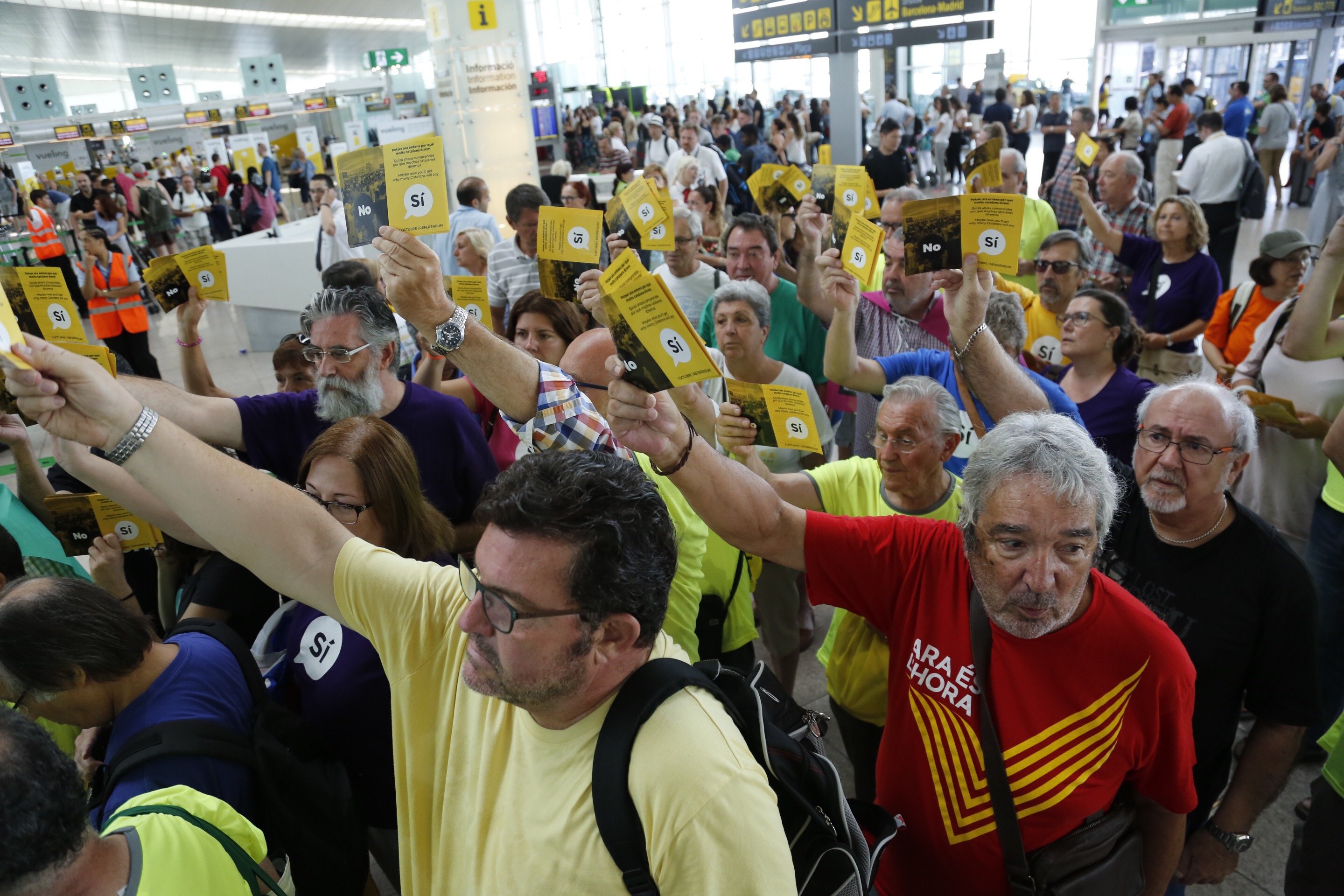 The ANC bursts in on the strike at Barcelona's El Prat airport, asking for independence
