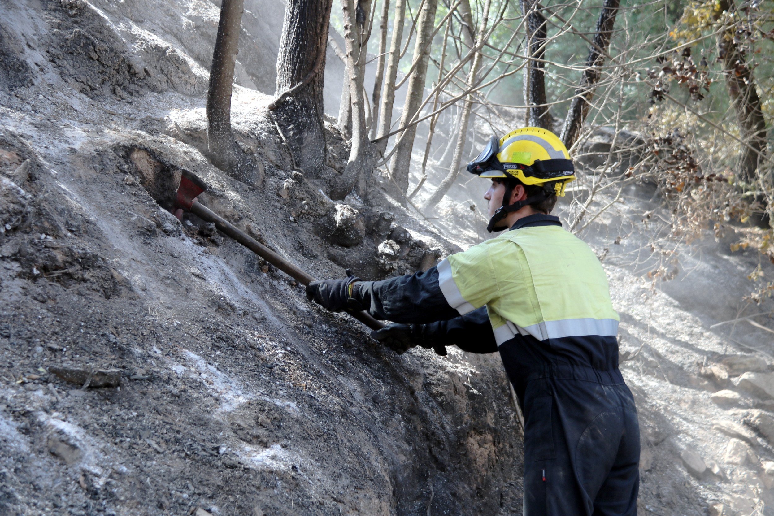 Controlat l'incendi d'Artés, que ha calcinat unes 370 hectàrees al Bages i el Moianès