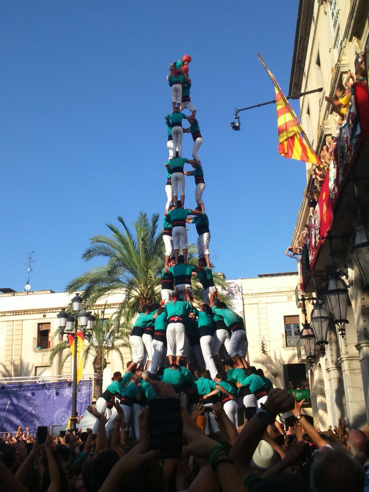 Castellers de Vilafranca aconsegueixen el seu 3d10fm més matiner de la temporada