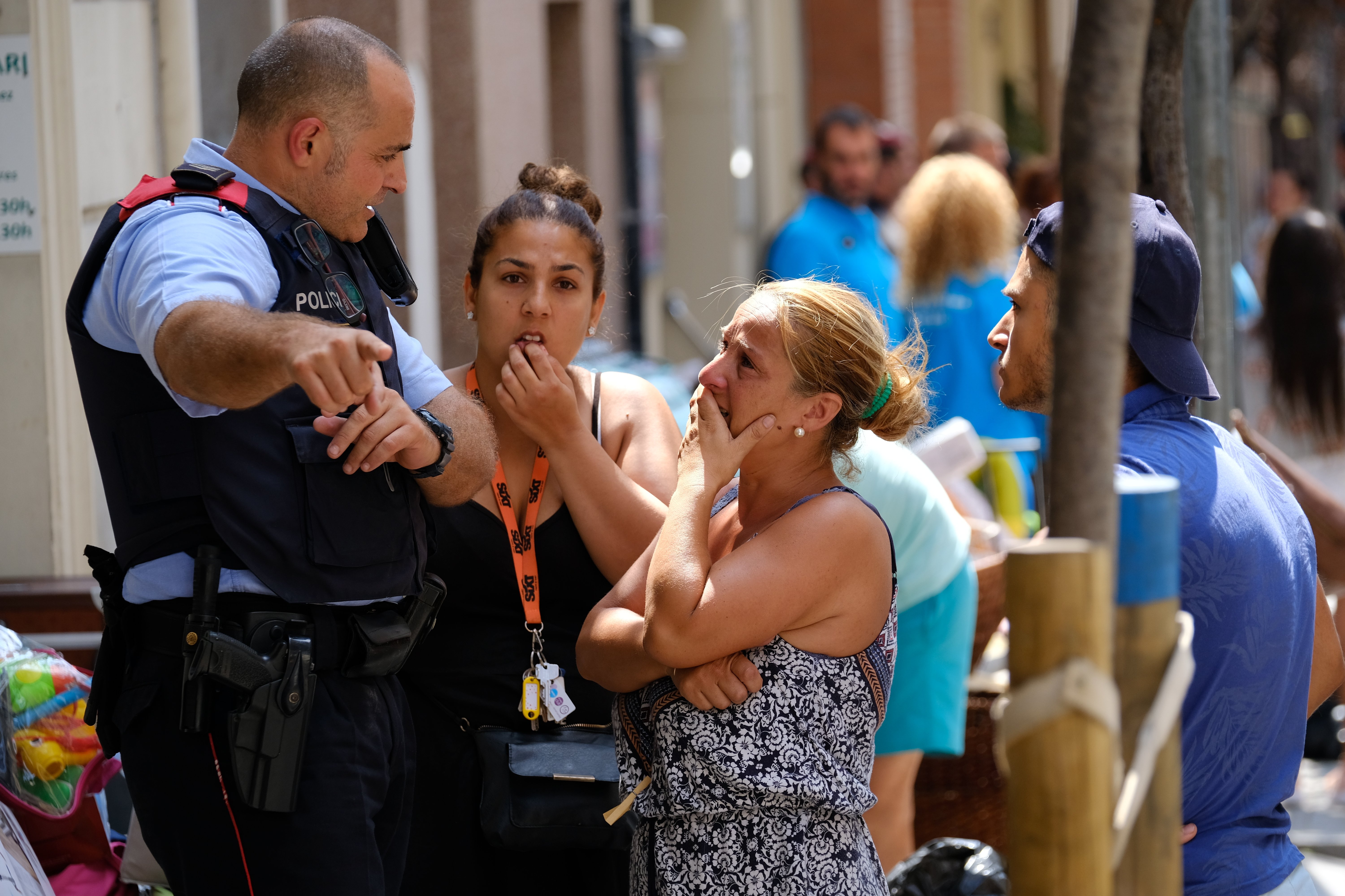 Dos polèmics desallotjaments al barri de Sants