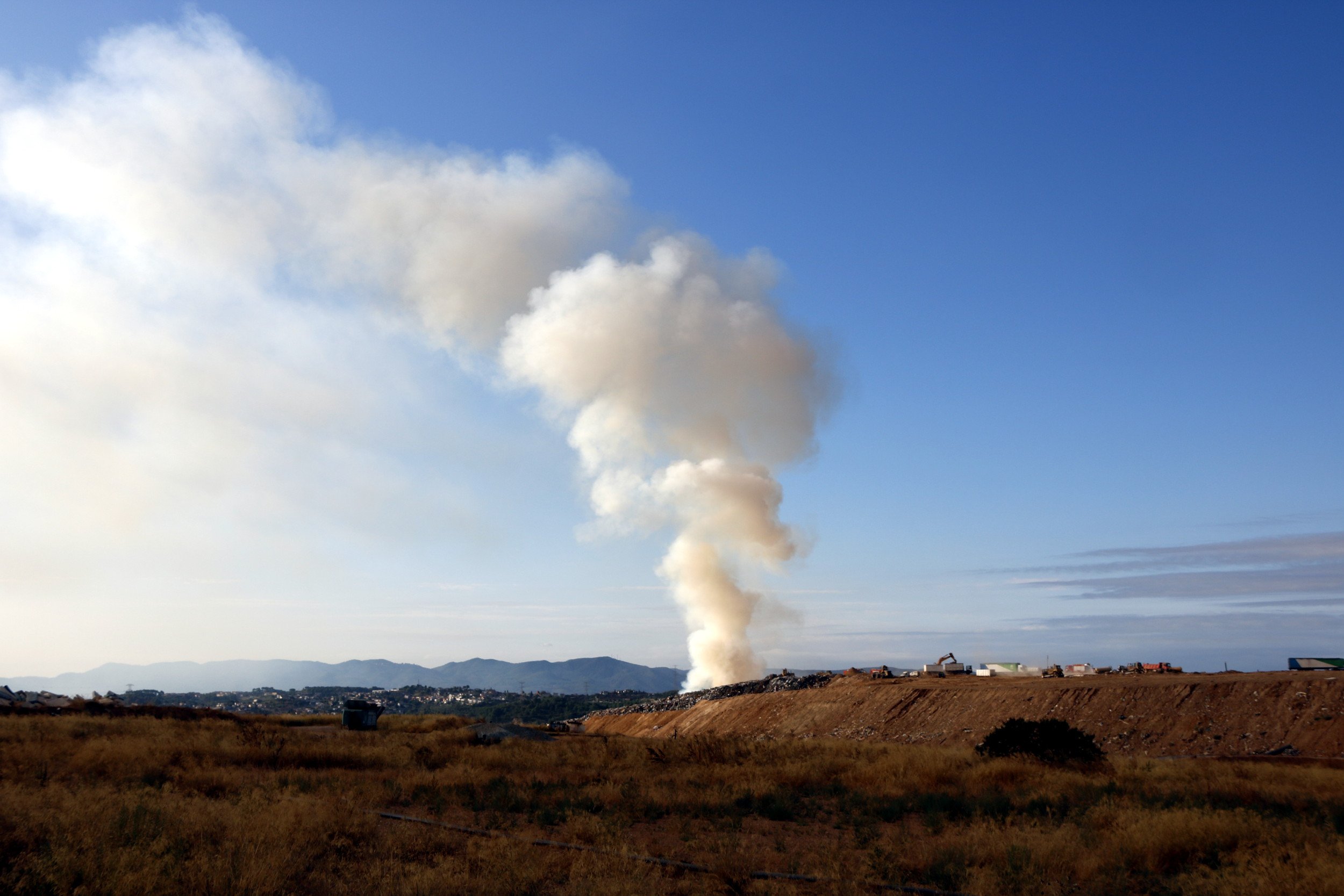 Masquefa exigeix responsabilitats per l'incendi a l'abocador dels Hostalets de Pierola