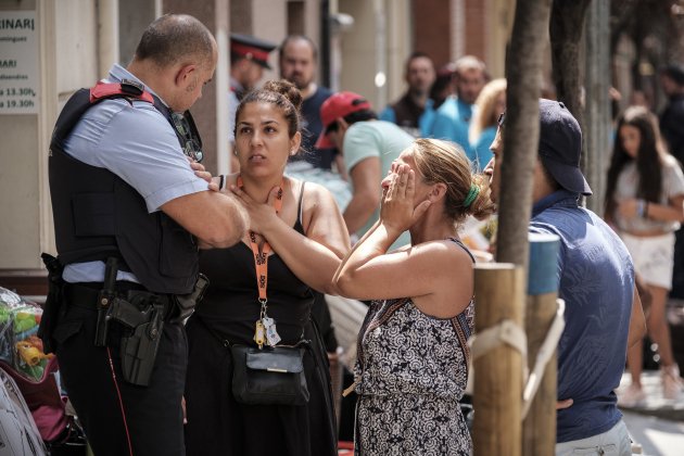 Desallotjament desnonament mossos policia Sants - Sergi Alcazar