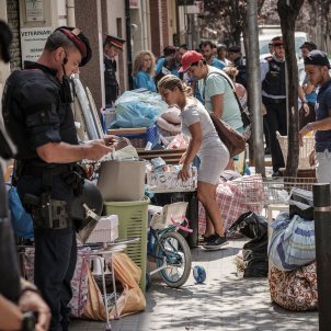 Desallotjament desnonament mossos policia Sants - Sergi Alcazar Desallotjament desnonament mossos policia Sants - Sergi Alcazar