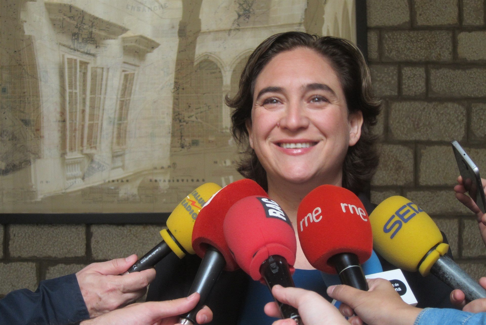 Colau se suma al apoyo a Juana Rivas con el lema "Juana está en mi casa"