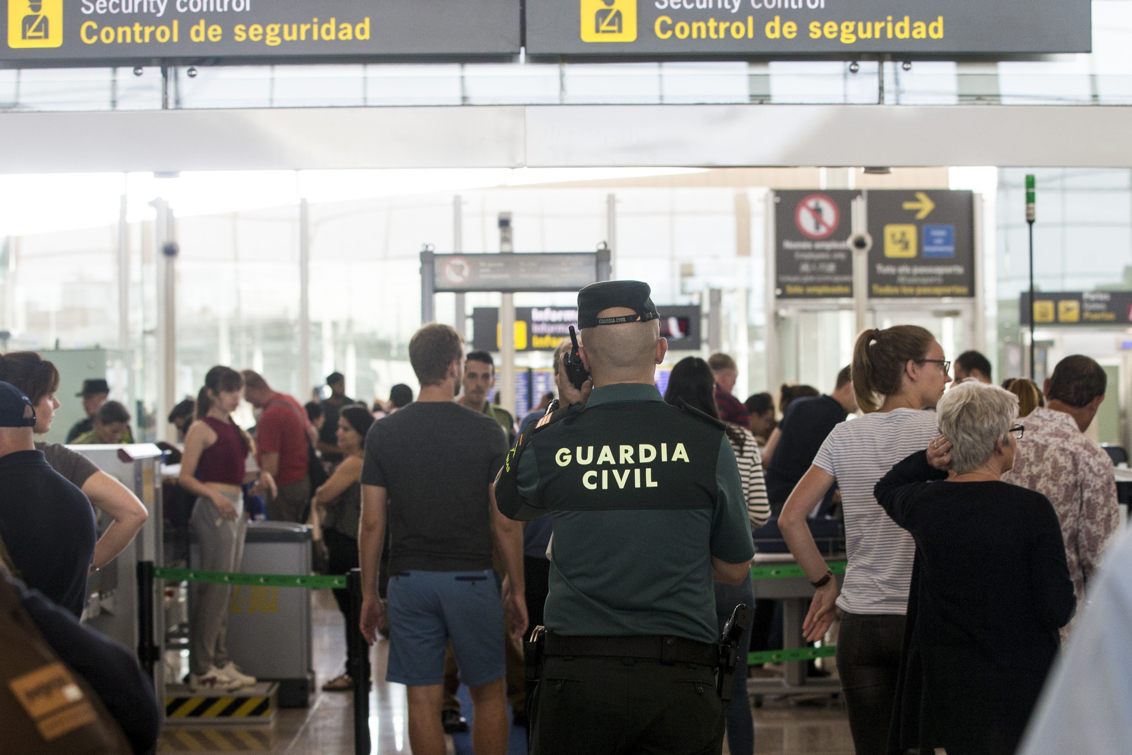 200.000 euros de multa per acomiadar-se en català de la Guàrdia Civil