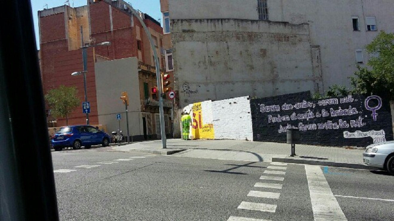 La CUP acusa Colau d'esborrar-li un mural independentista
