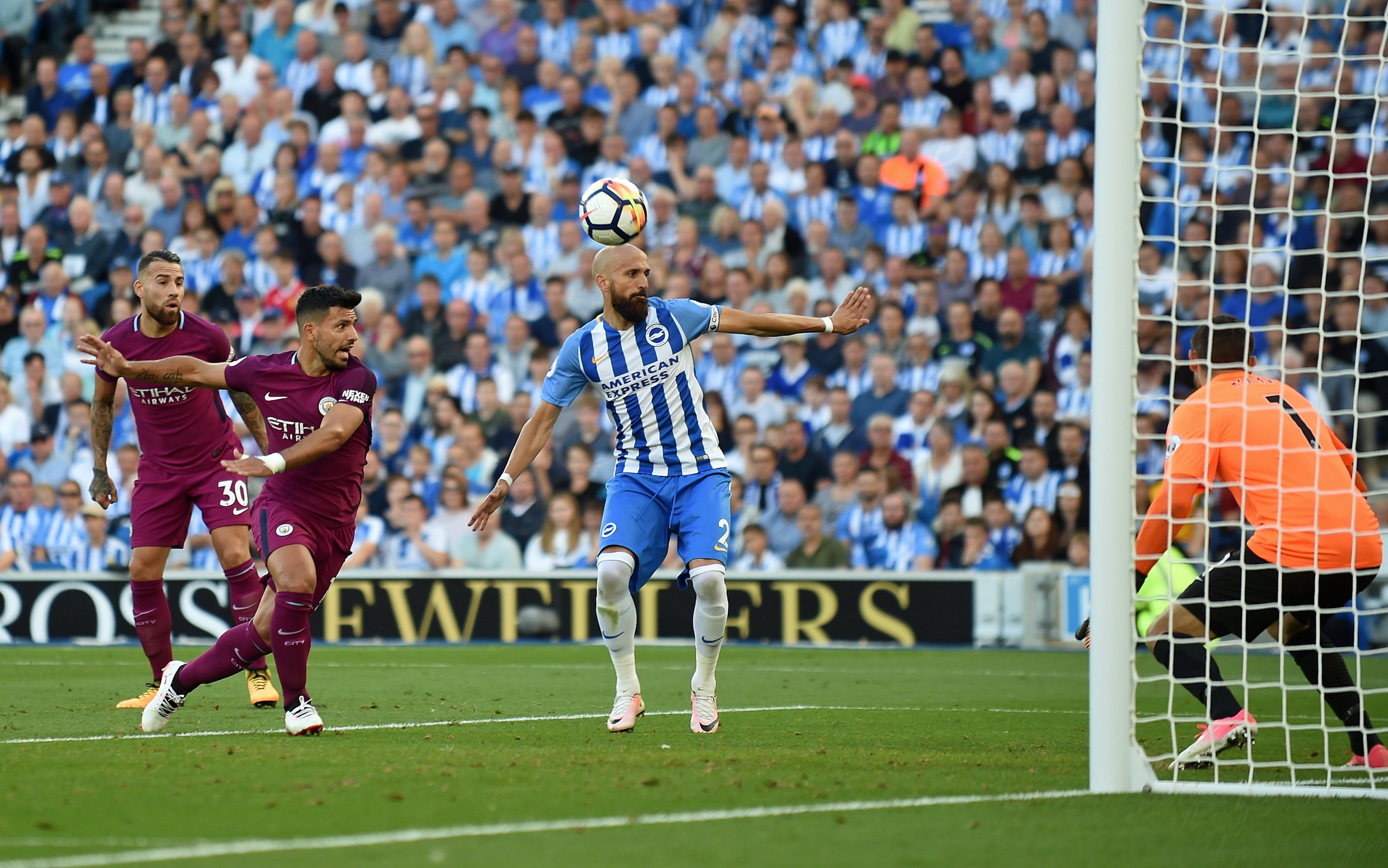 El City de Guardiola no falla en el estreno de la Premier (0-2)