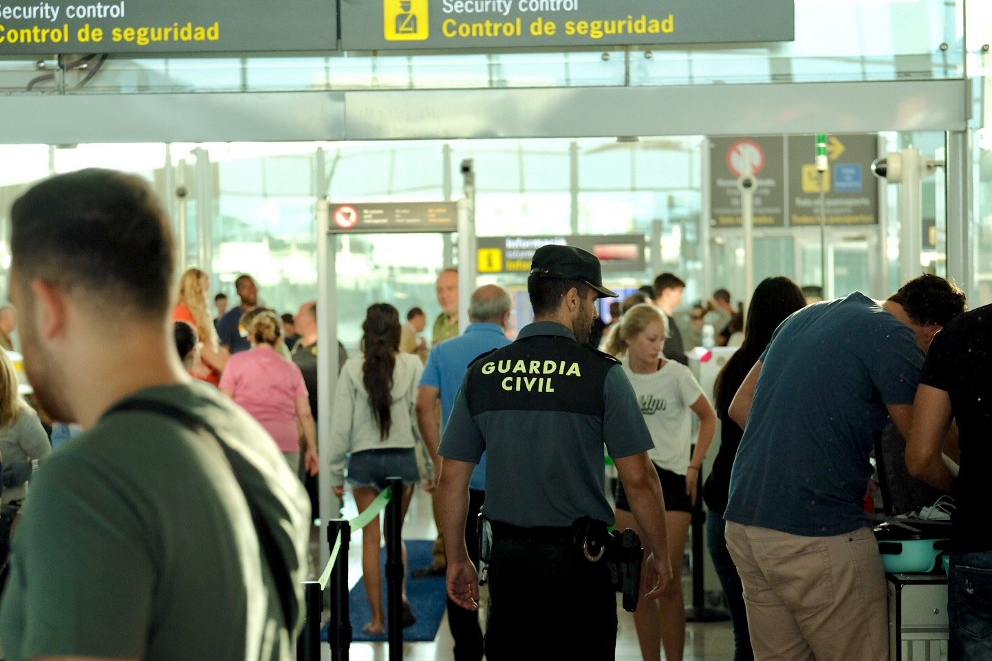 La Guàrdia Civil denuncia un dispositiu "excessiu" al Prat: 200 agents en lloc de 50