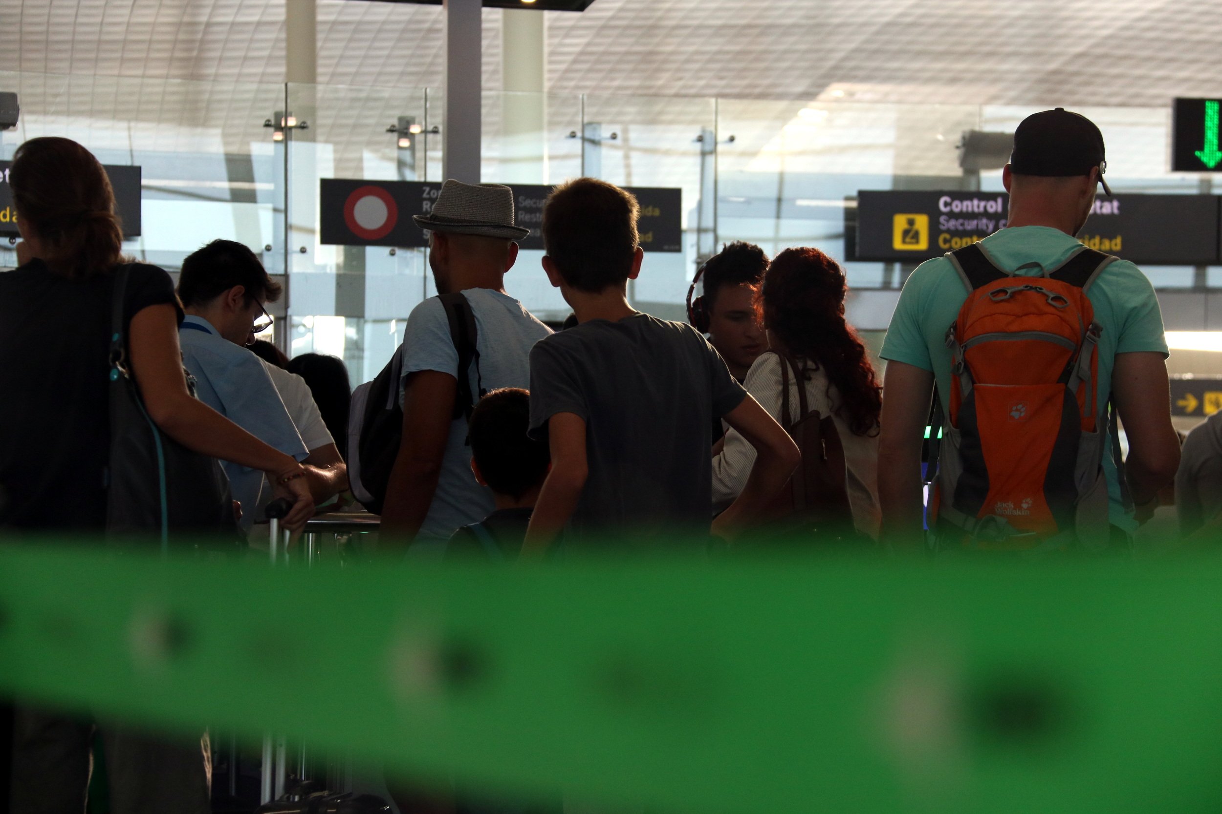 Security controls uncrowded on second day of full strike at El Prat airport