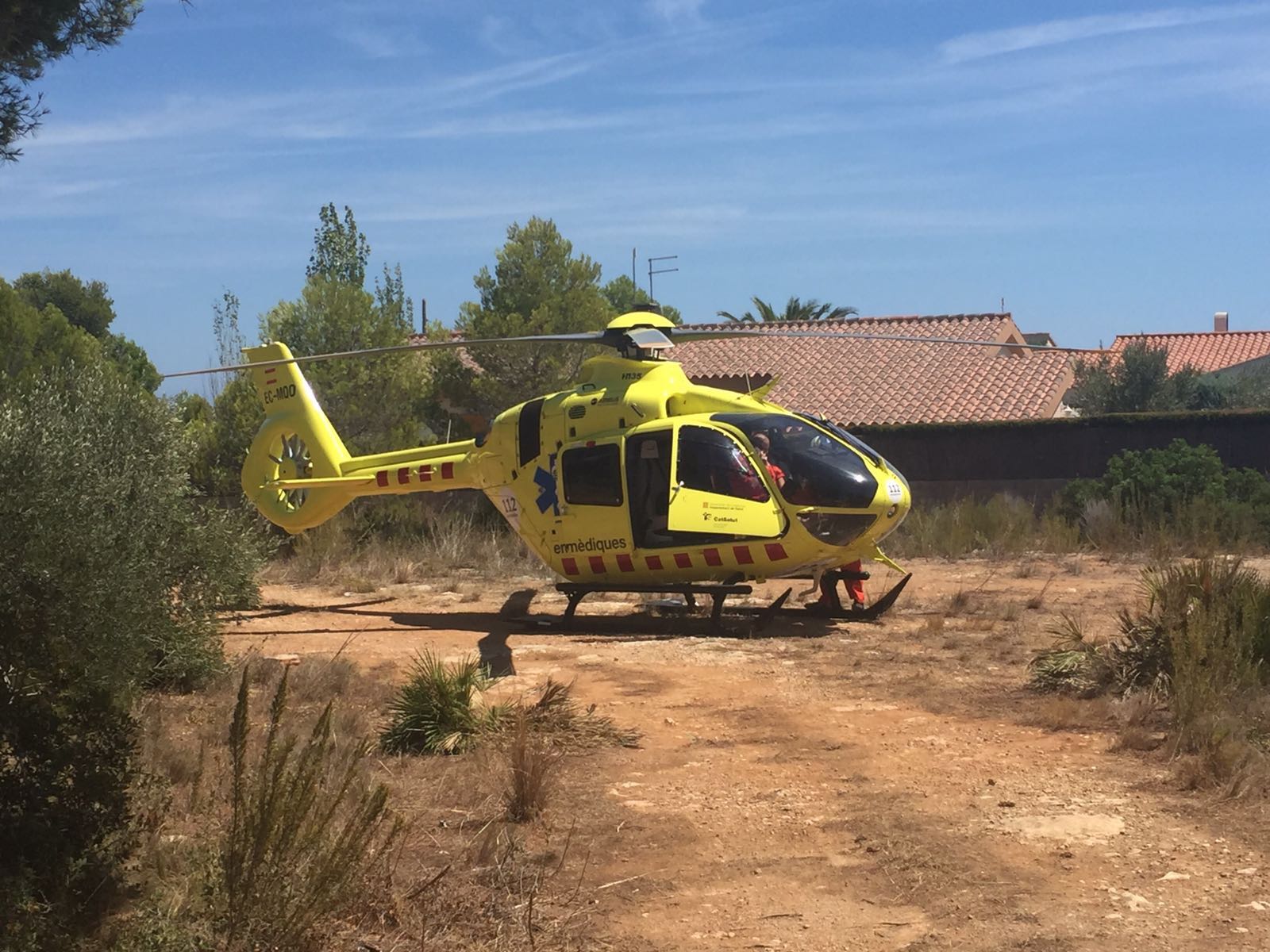 Un niño de 13 años se cae de un tejado en Montcada i Reixac