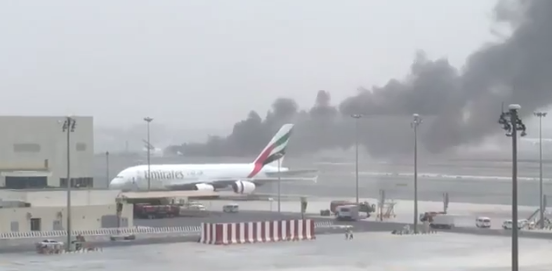Se incendia un avión al aterrizar en Dubái