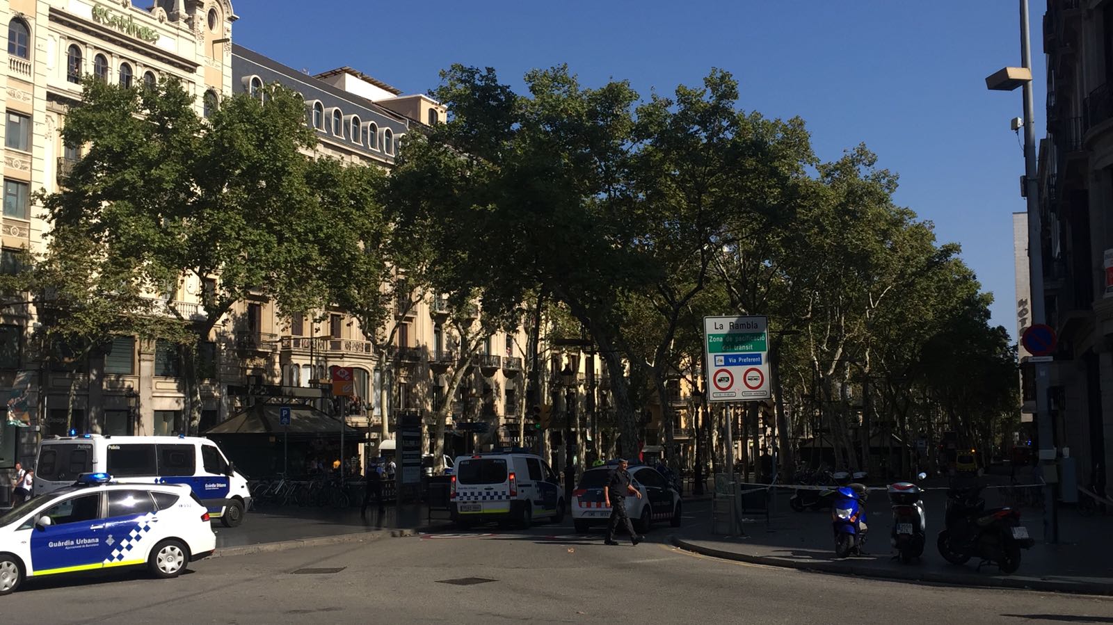 Aparecen decenas de vídeos del atentado en la Rambla