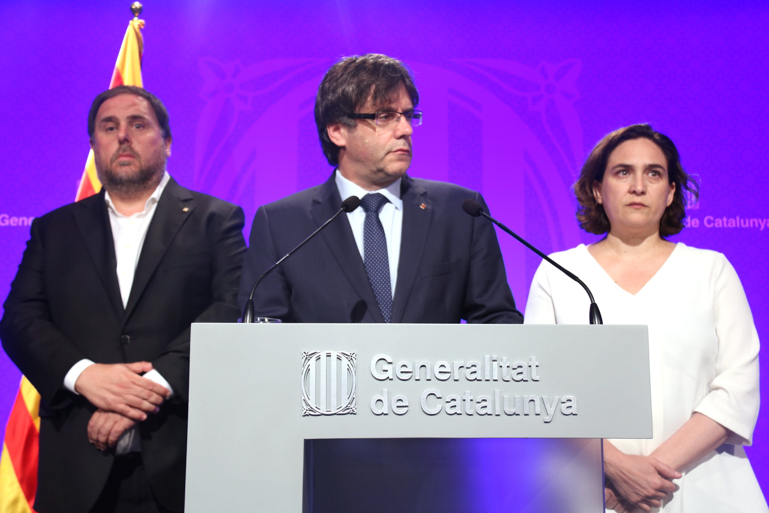 Atacs contra Puigdemont per usar el català en la roda de premsa