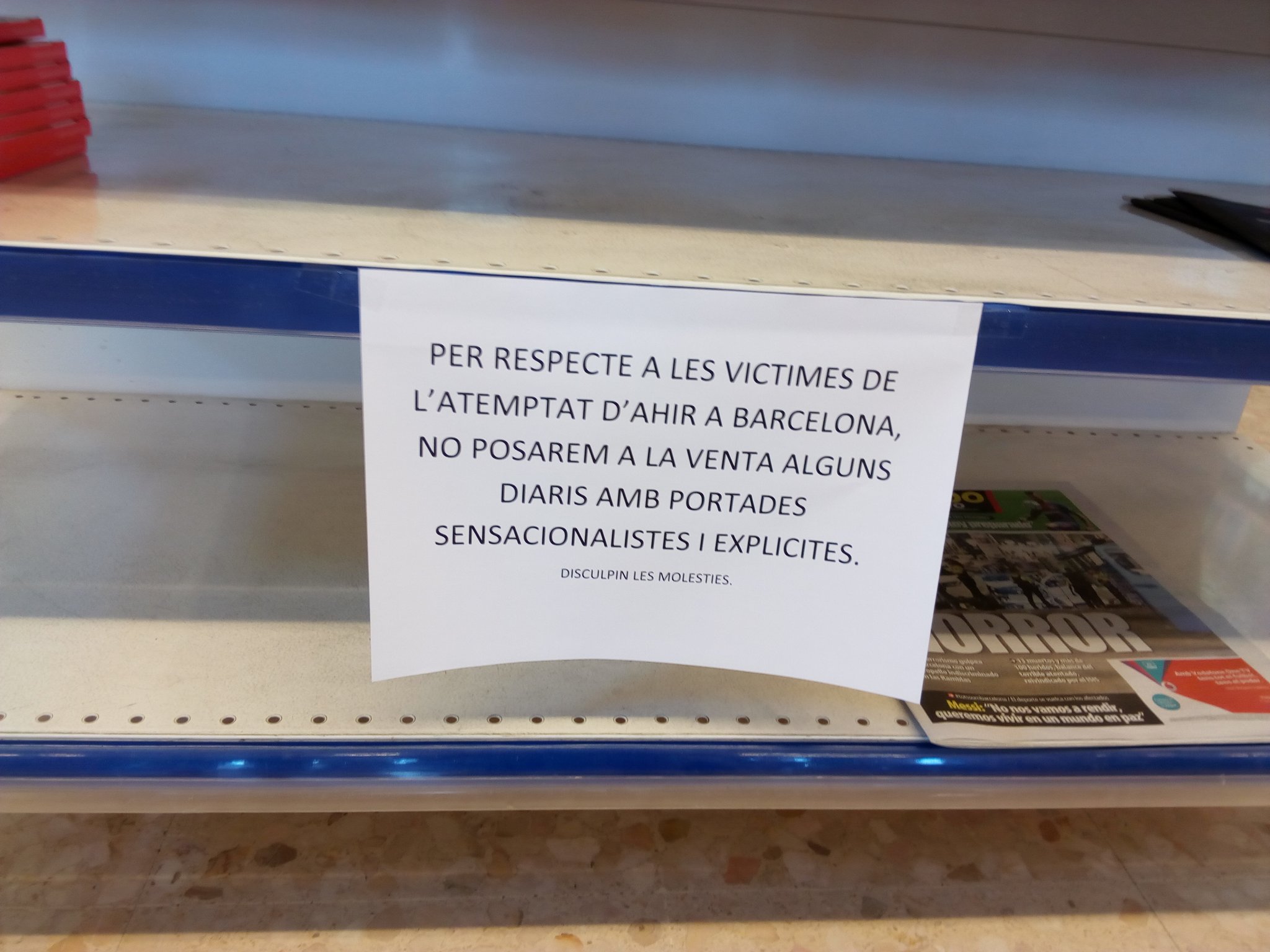 Un supermercat retira de la venda els diaris amb imatges explícites