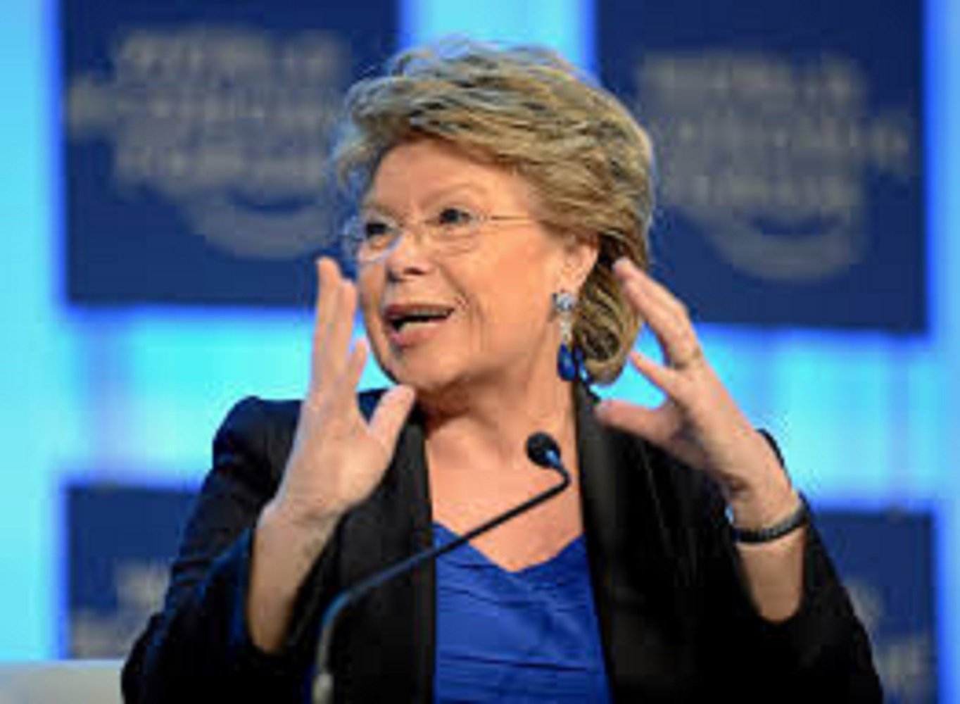 Viviane Reding traslada su pésame (en catalán) por el atentado a Barcelona