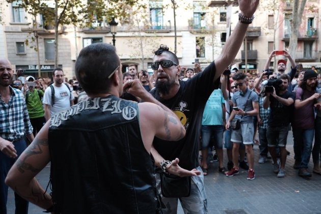 Enfrentament antifascistas fascistas La Rambla - Sergi Alcàzar