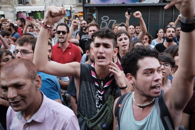 Enfrentament antifascistas fascistas La Rambla - Sergi Alcàzar