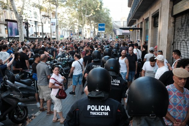 Enfrentament antifascistas fascistas La Rambla - Sergi Alcàzar