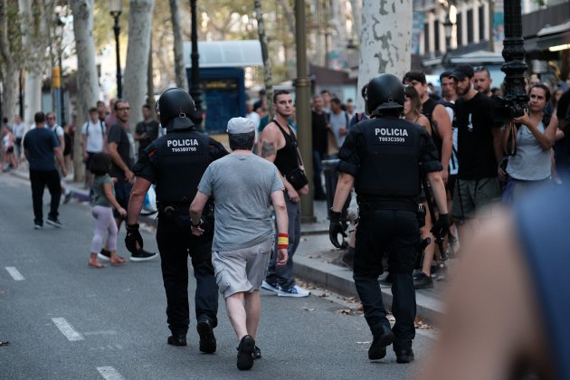 Enfrentament antifascistas fascistas La Rambla - Sergi Alcàzar