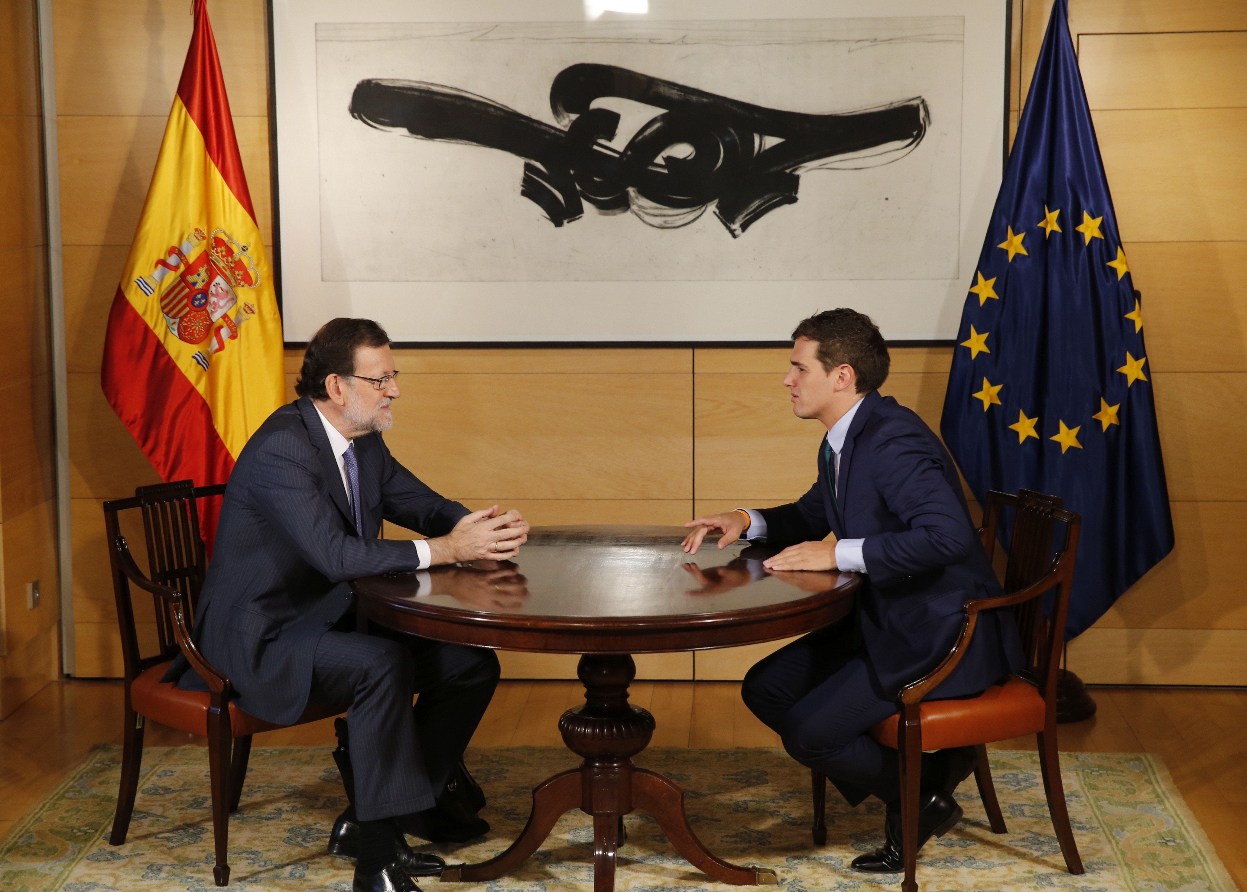 Rivera intenta huir de la estrategia de Rajoy con los presupuestos