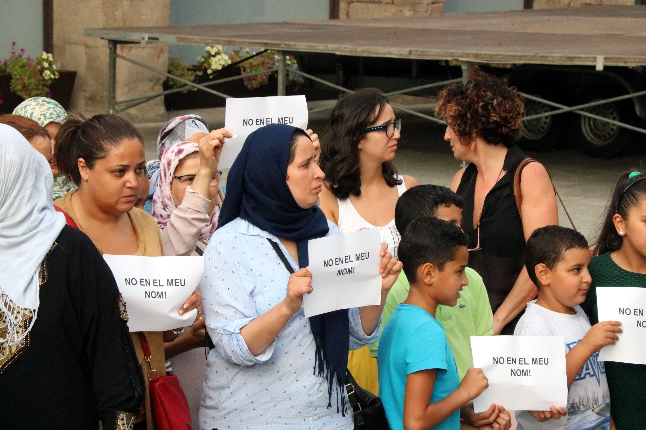Familiares de los terroristas se manifiestan en Ripoll en rechazo del ataque