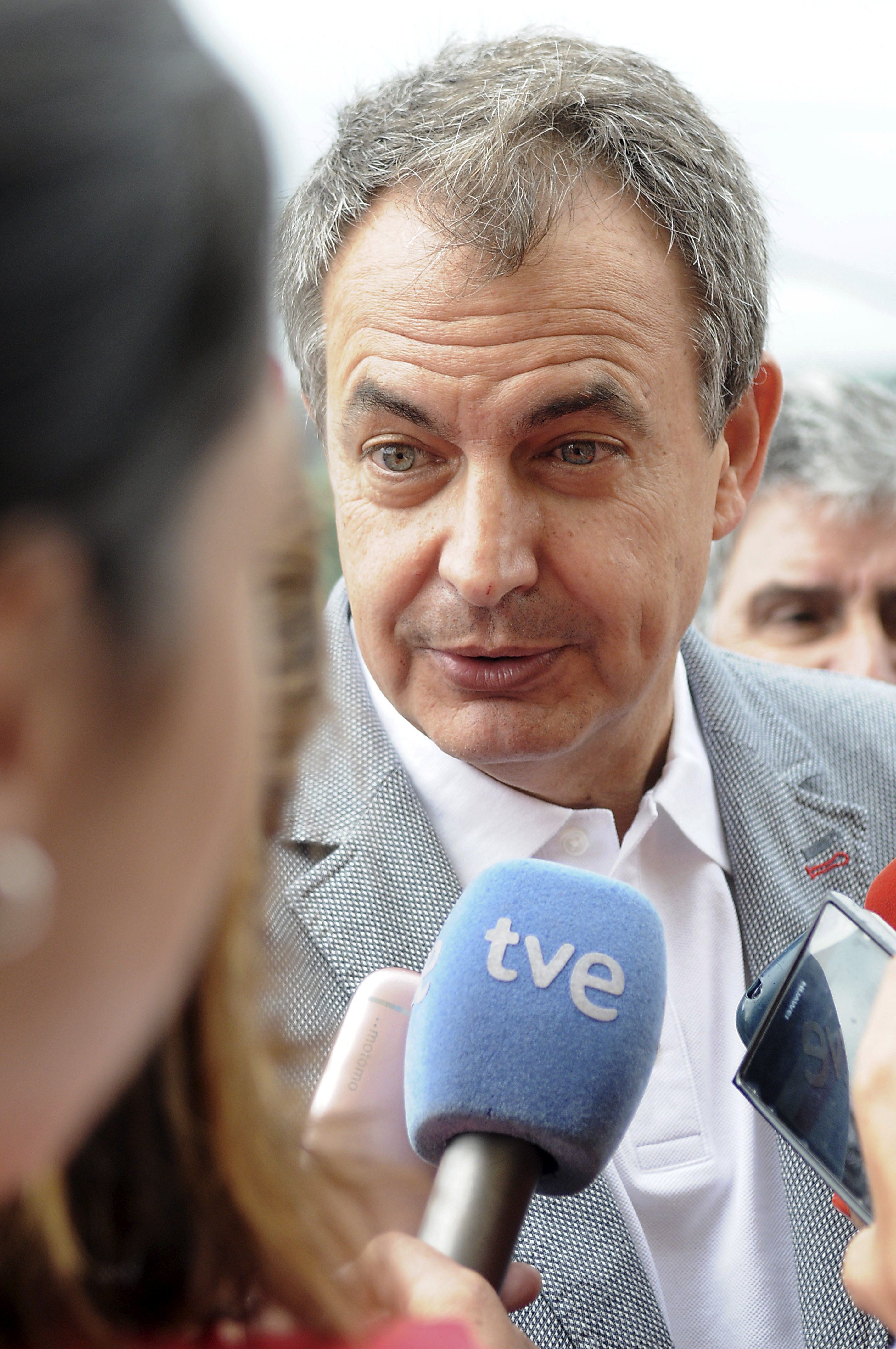 Zapatero considera a los presos políticos "un problema" para avanzar en el diálogo