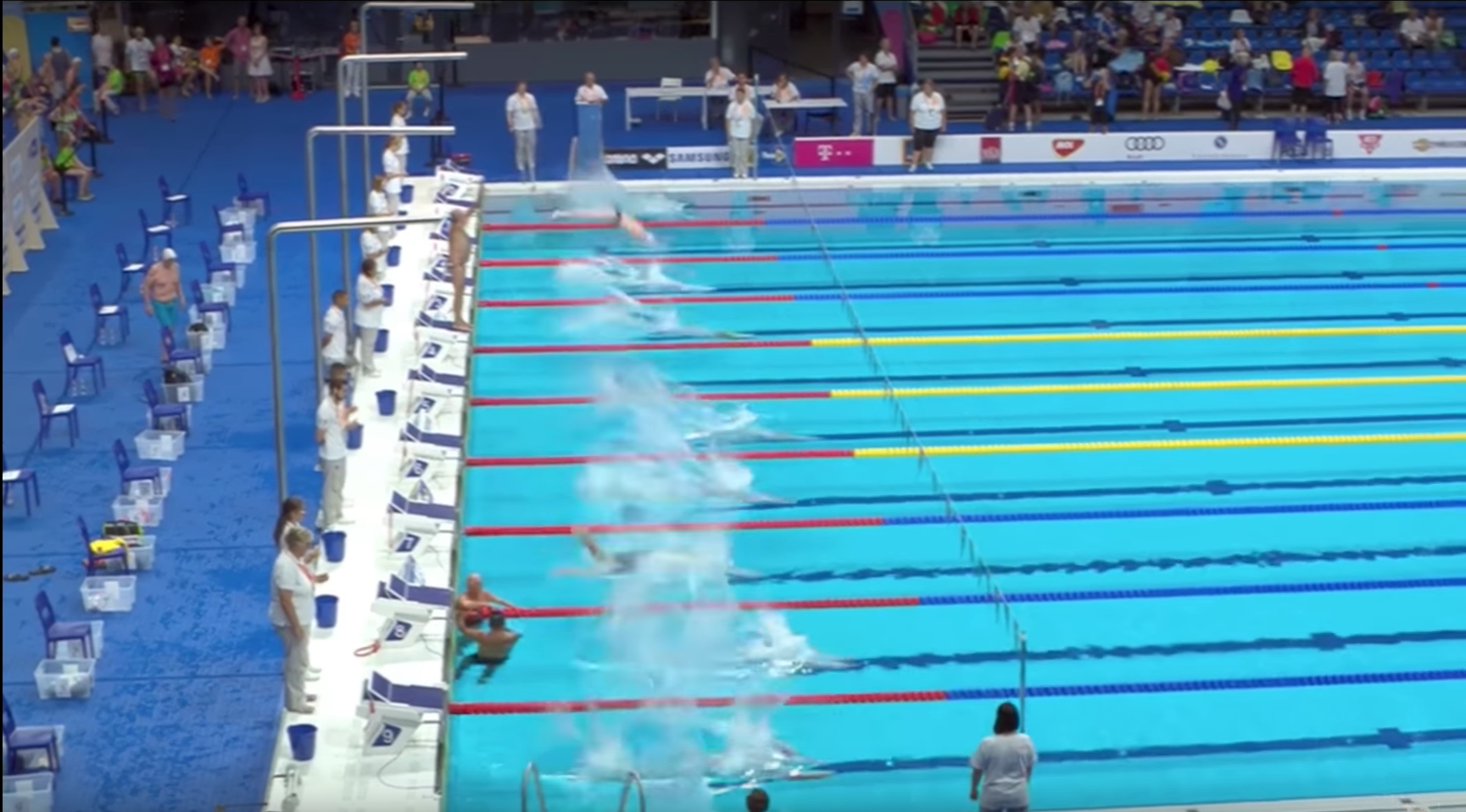 Un nadador desafía a la federación y guarda un minuto de silencio por los atentados