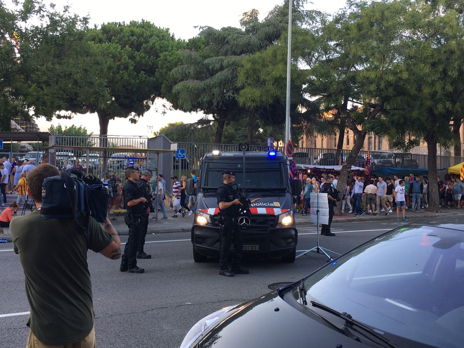 Fuertes medidas de seguridad en el Camp Nou en el estreno de la temporada Fuertes medidas de seguridad en el Camp Nou en el estreno de la temporada