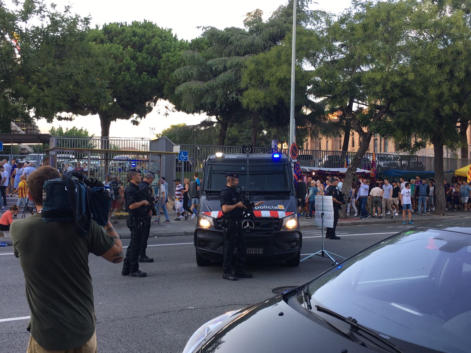 Fuertes medidas de seguridad en el Camp Nou en el estreno de la temporada