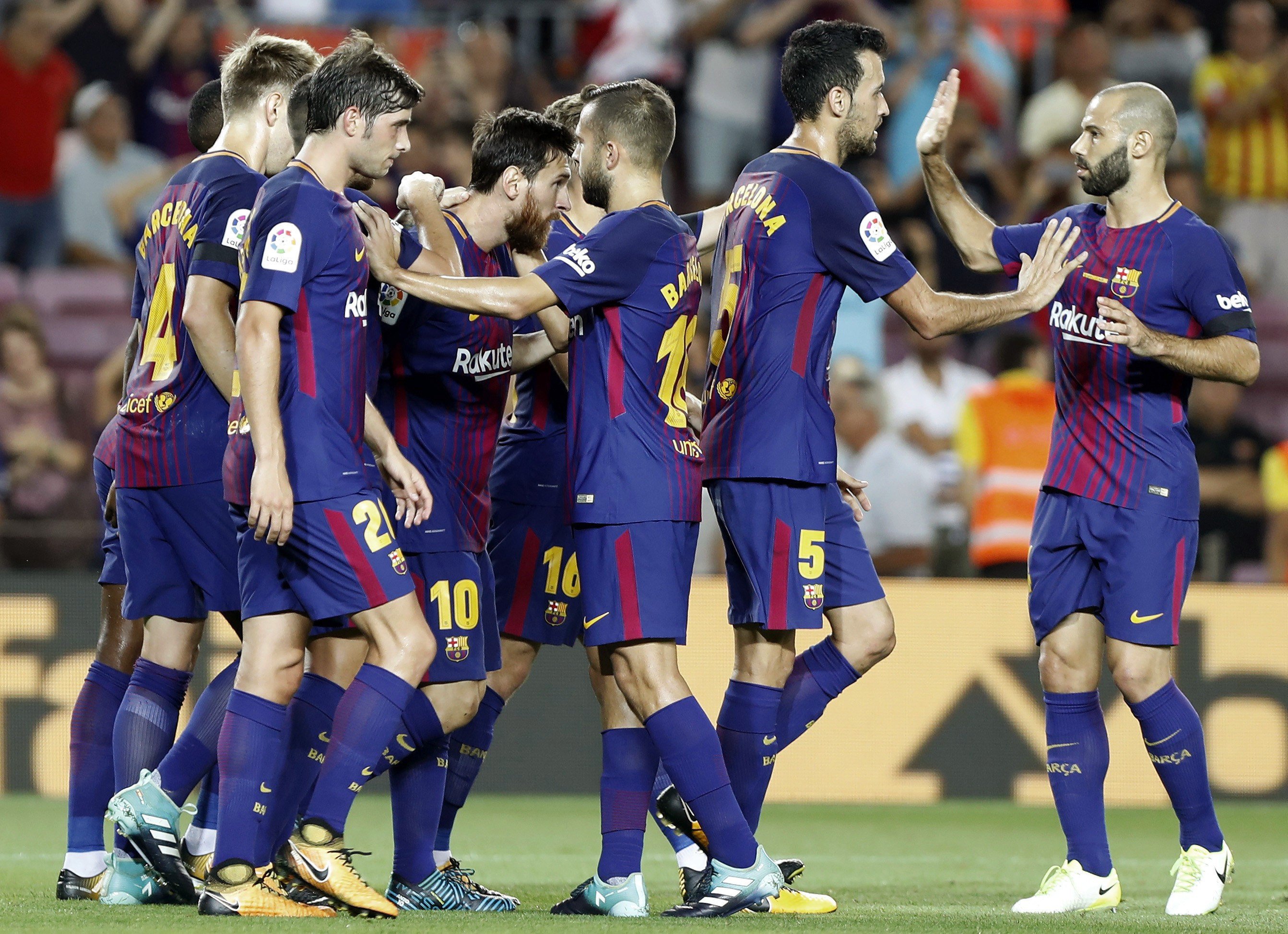 Messi y Deulofeu animan a Barcelona (2-0)