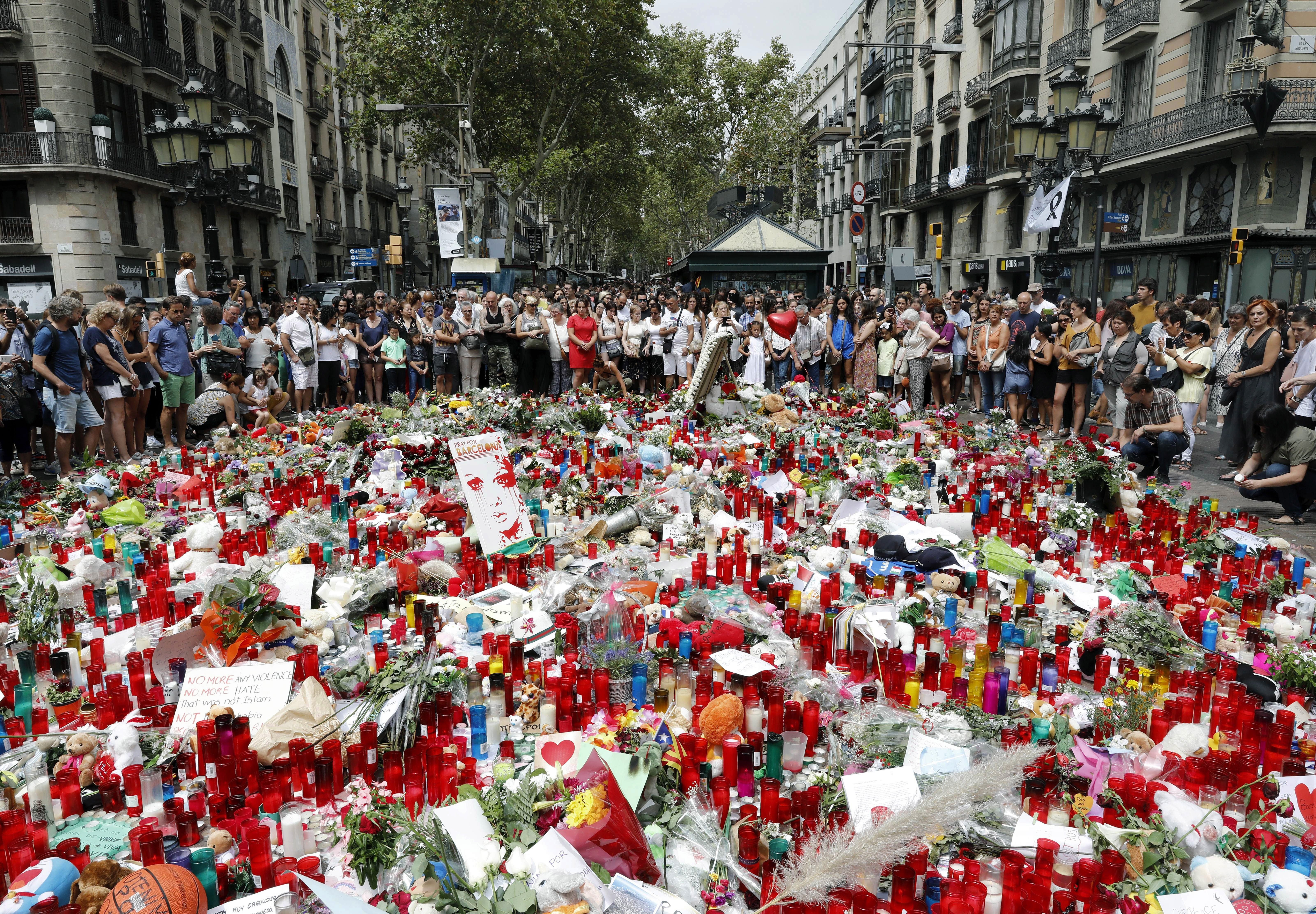 La furgoneta del atentado del 17-A contenía escritos donde se incitaba a la guerra santa