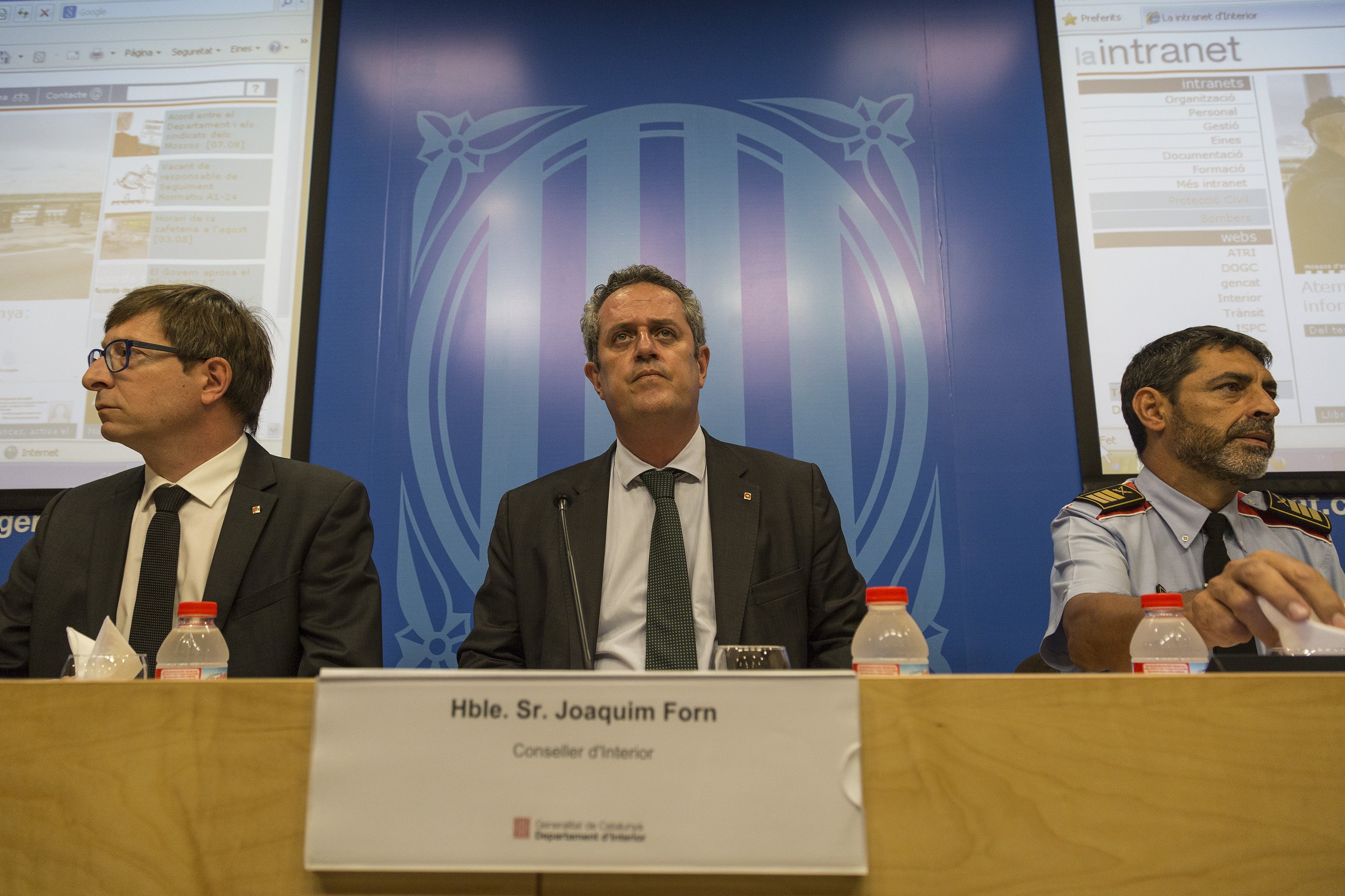 Forn pide comparecer el viernes en el Parlament