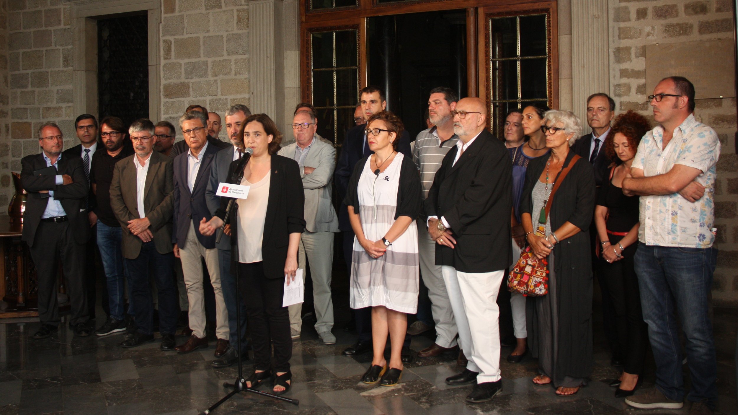 Colau califica de "menores" las cancelaciones turísticas por el atentado