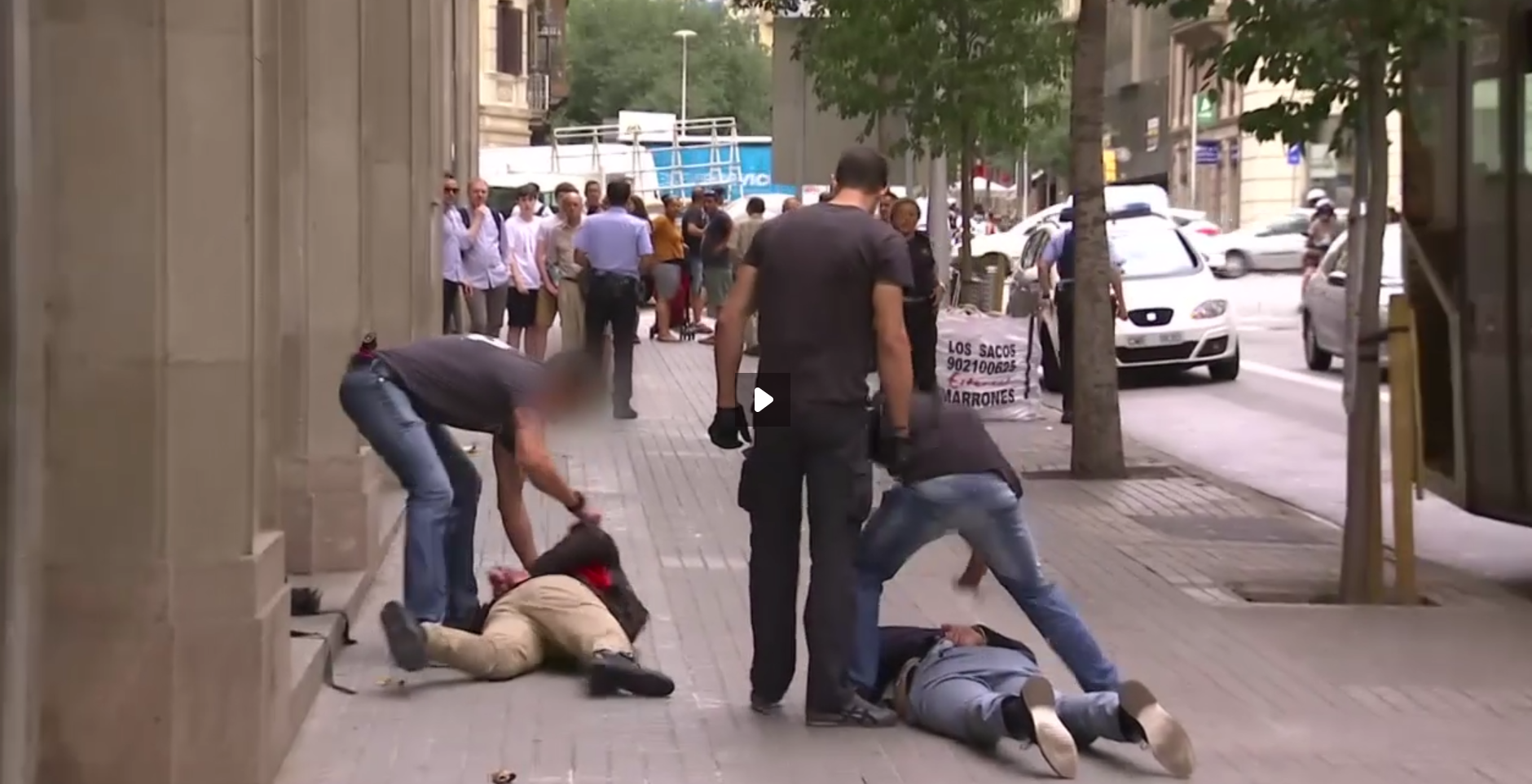 Pánico en el passeig de Gràcia por la detención de 5 atracadores