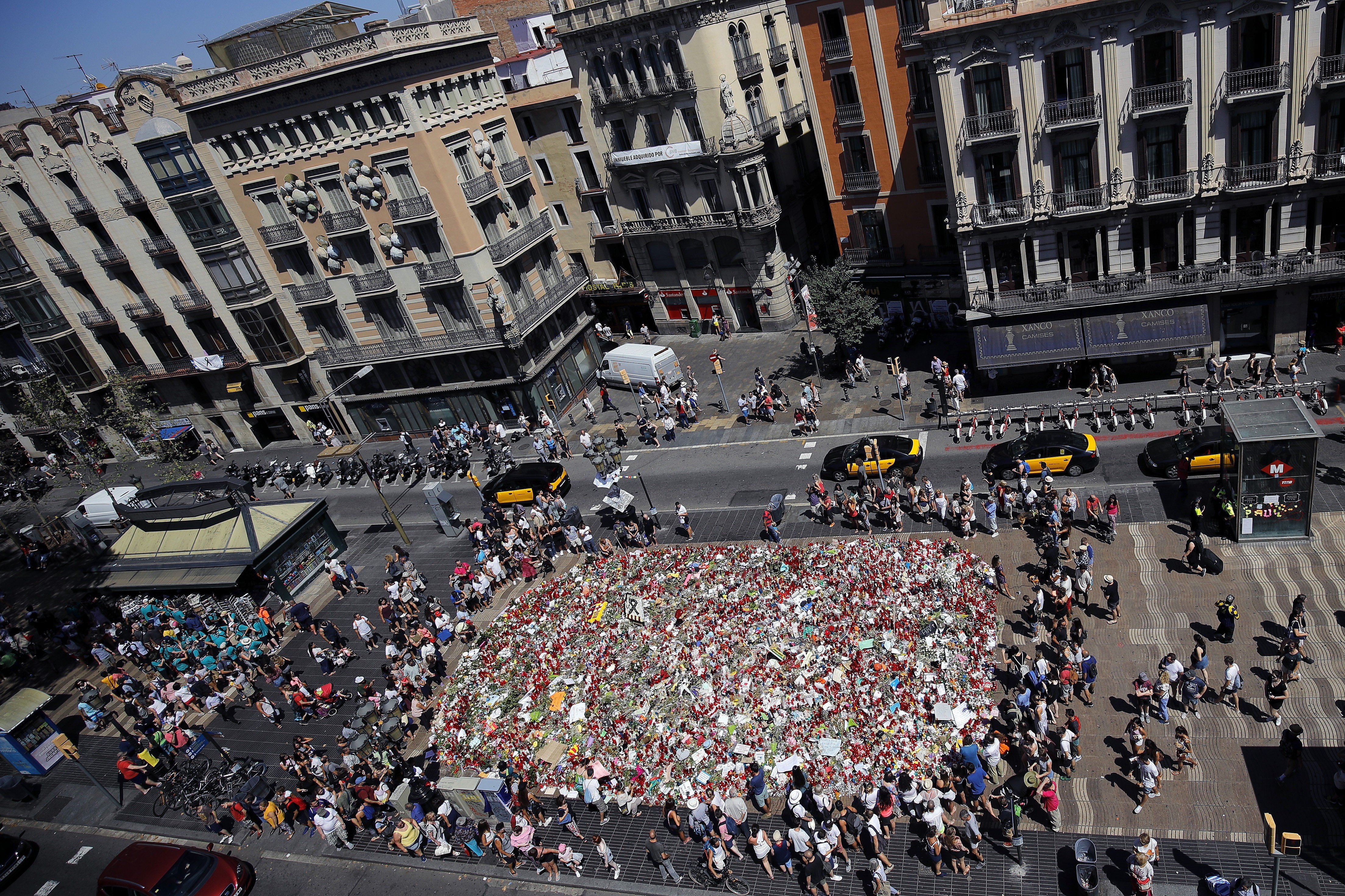 L’Exèrcit homenatja com a “caiguts per Espanya” les víctimes de Barcelona i Cambrils