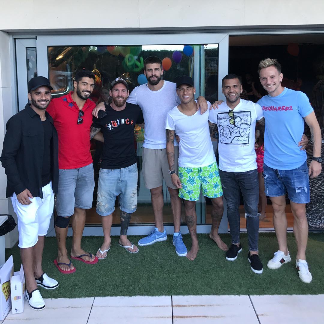 Messi y Piqué se reencuentran con Neymar después de la demanda del Barça