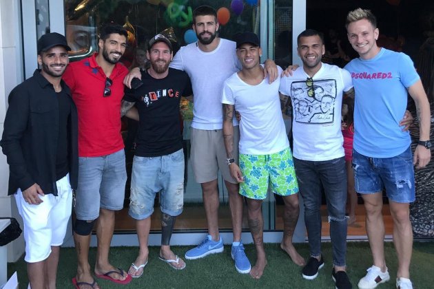 Messi Luis Suárez Neymar Dani Alves Piqué Rakitic Douglas @neymarjr