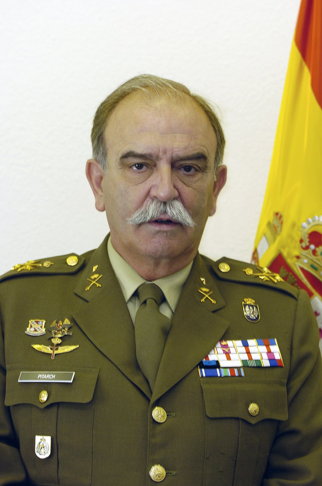 Un tinent general espanyol carrega contra els Mossos i exigeix desplegar la Guàrdia Civil