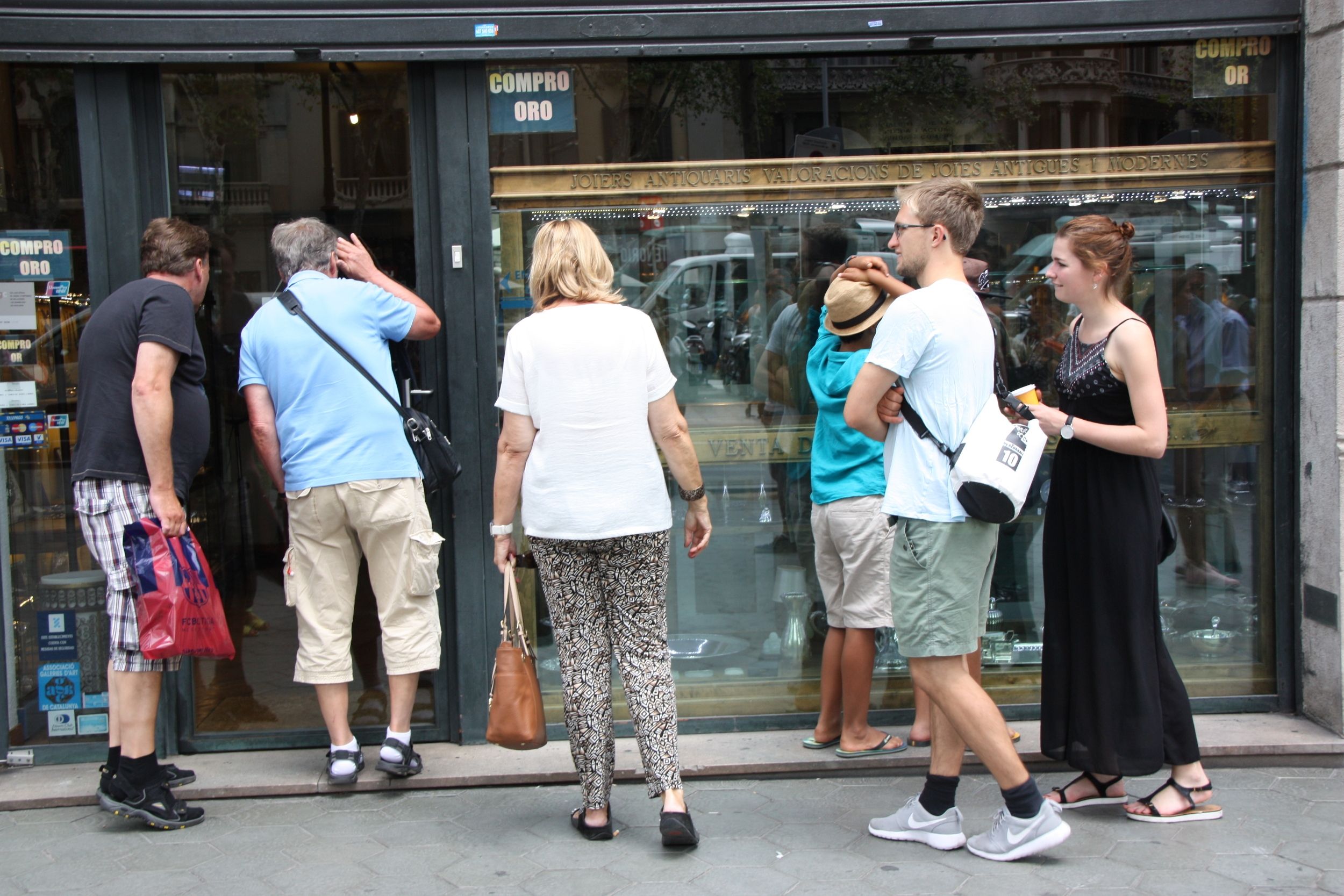 Els lladres del Passeig de Gràcia van robar 400.000 euros en 48 segons