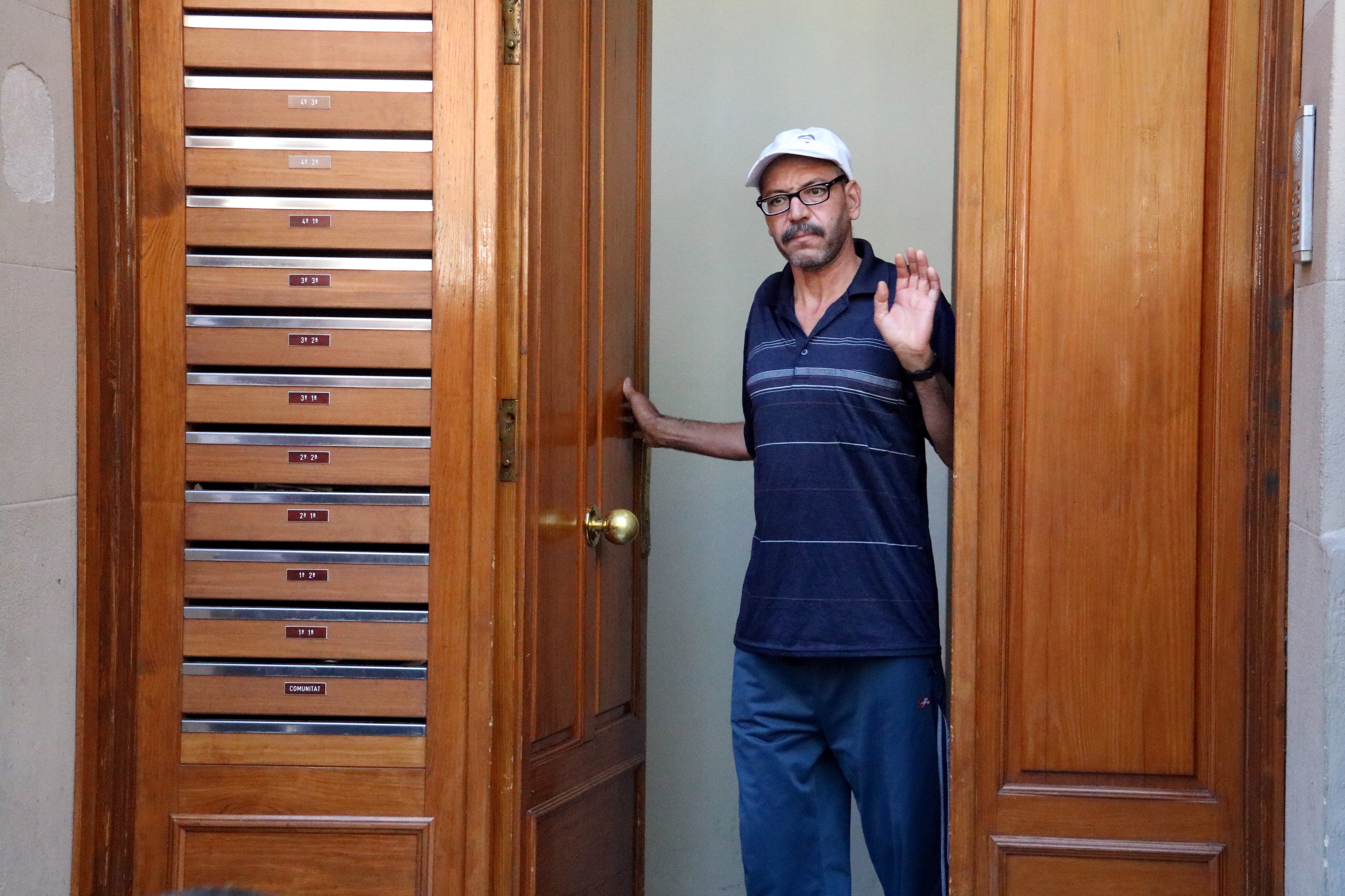 El pare de Mohamed Aallaa diu que el seu fill només va deixar el cotxe al germà