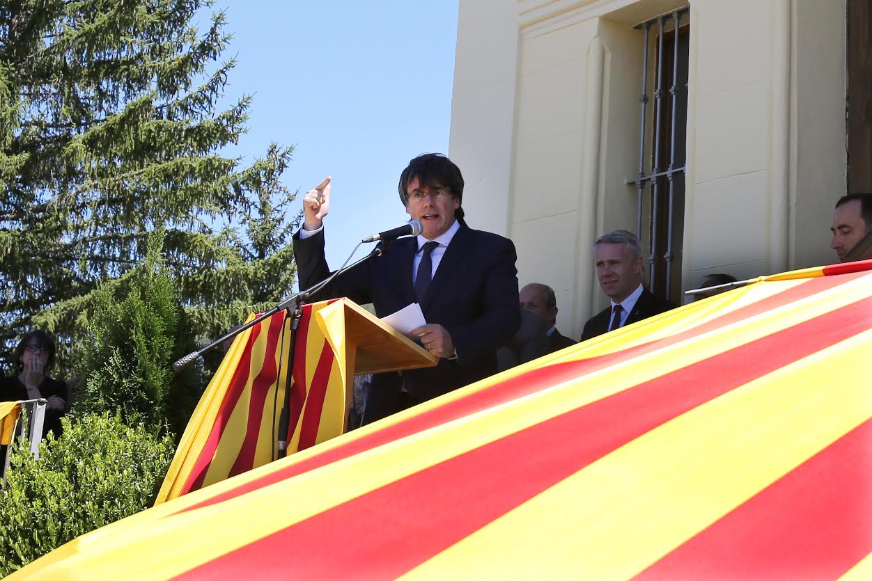 Puigdemont: "Mantendremos la llama hasta conseguir el objetivo final"