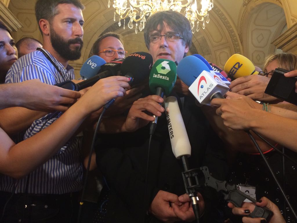 Puigdemont llama a participar en la manifestación para contribuir a derrotar el terrorismo