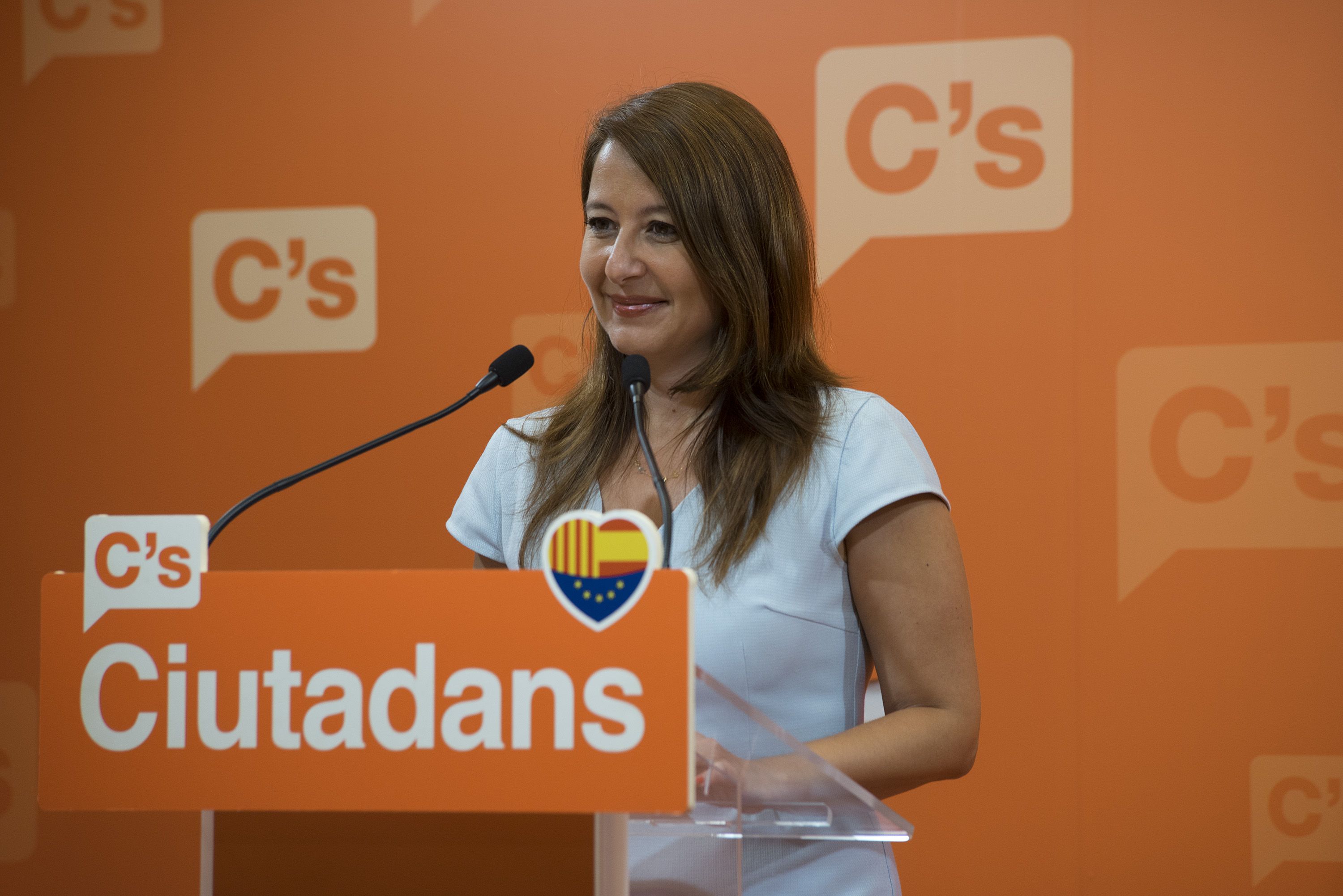 Sonia Sierra (Cs) : "TV3 omet informació als catalans"