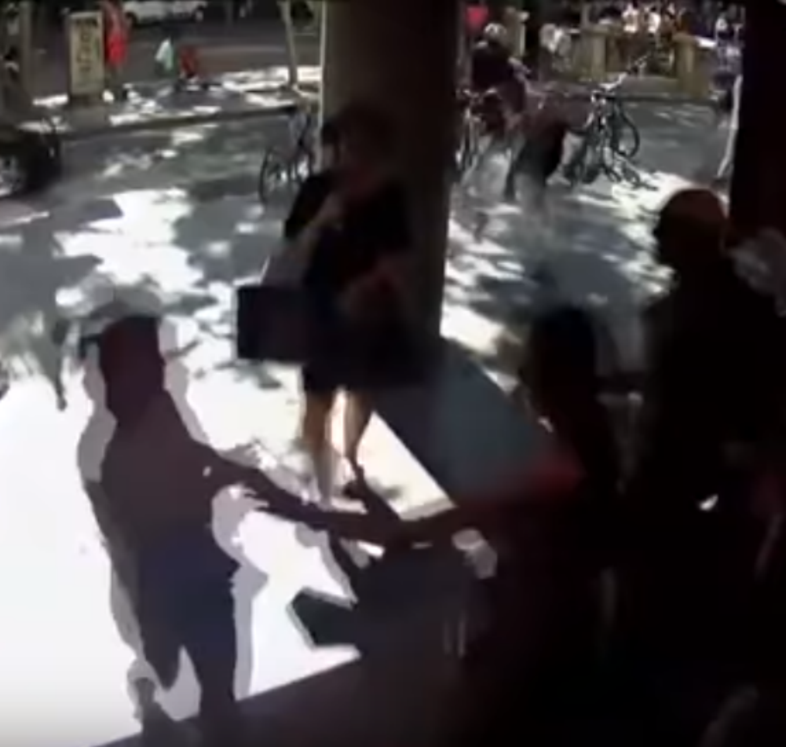 Un nuevo vídeo muestra cómo la furgoneta irrumpe en La Rambla